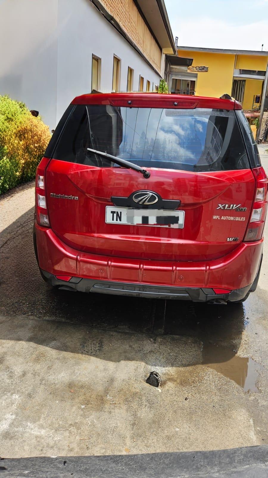 Mahindra XUV500 - Image 2