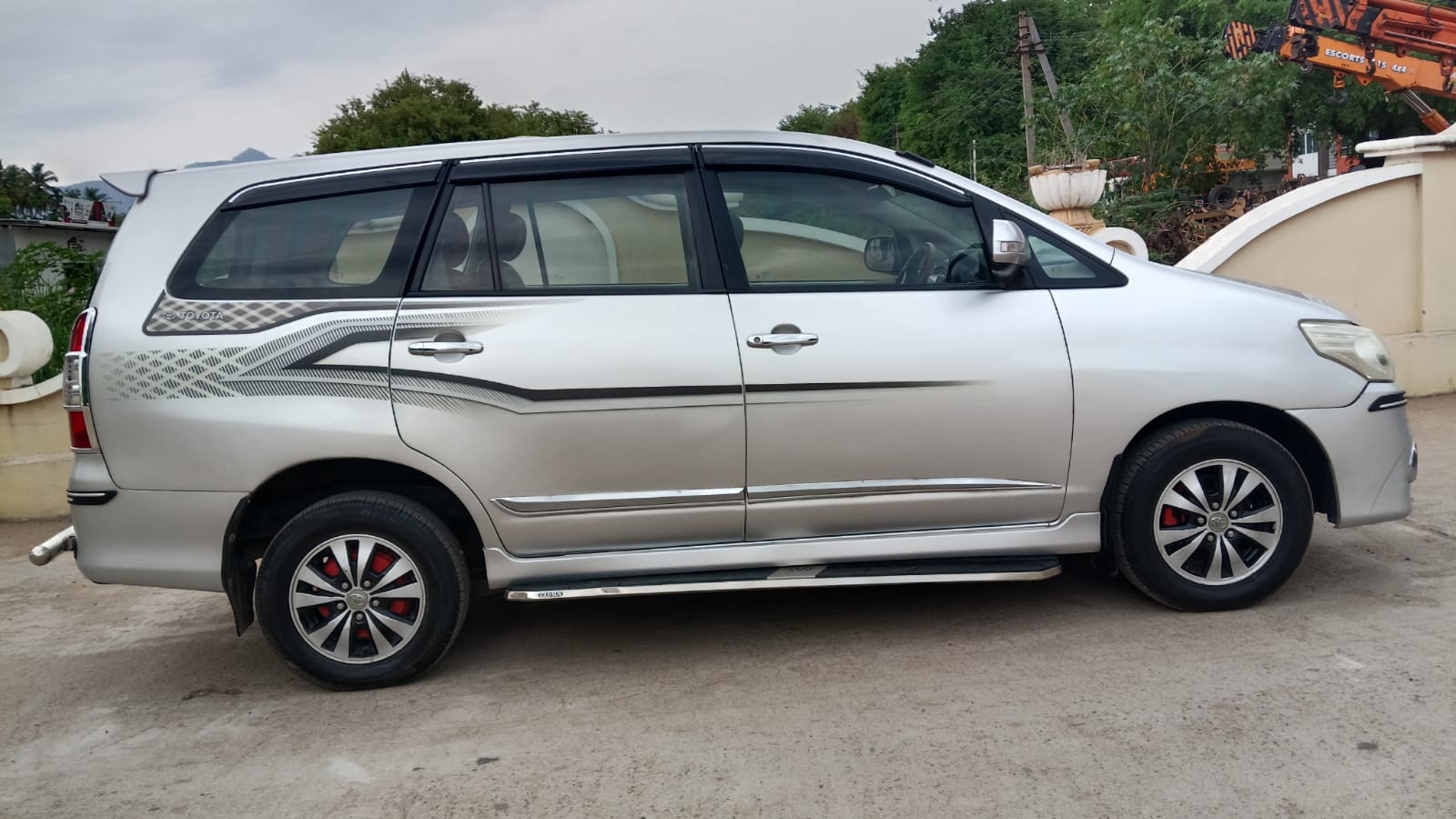 Toyota Innova - Image 3