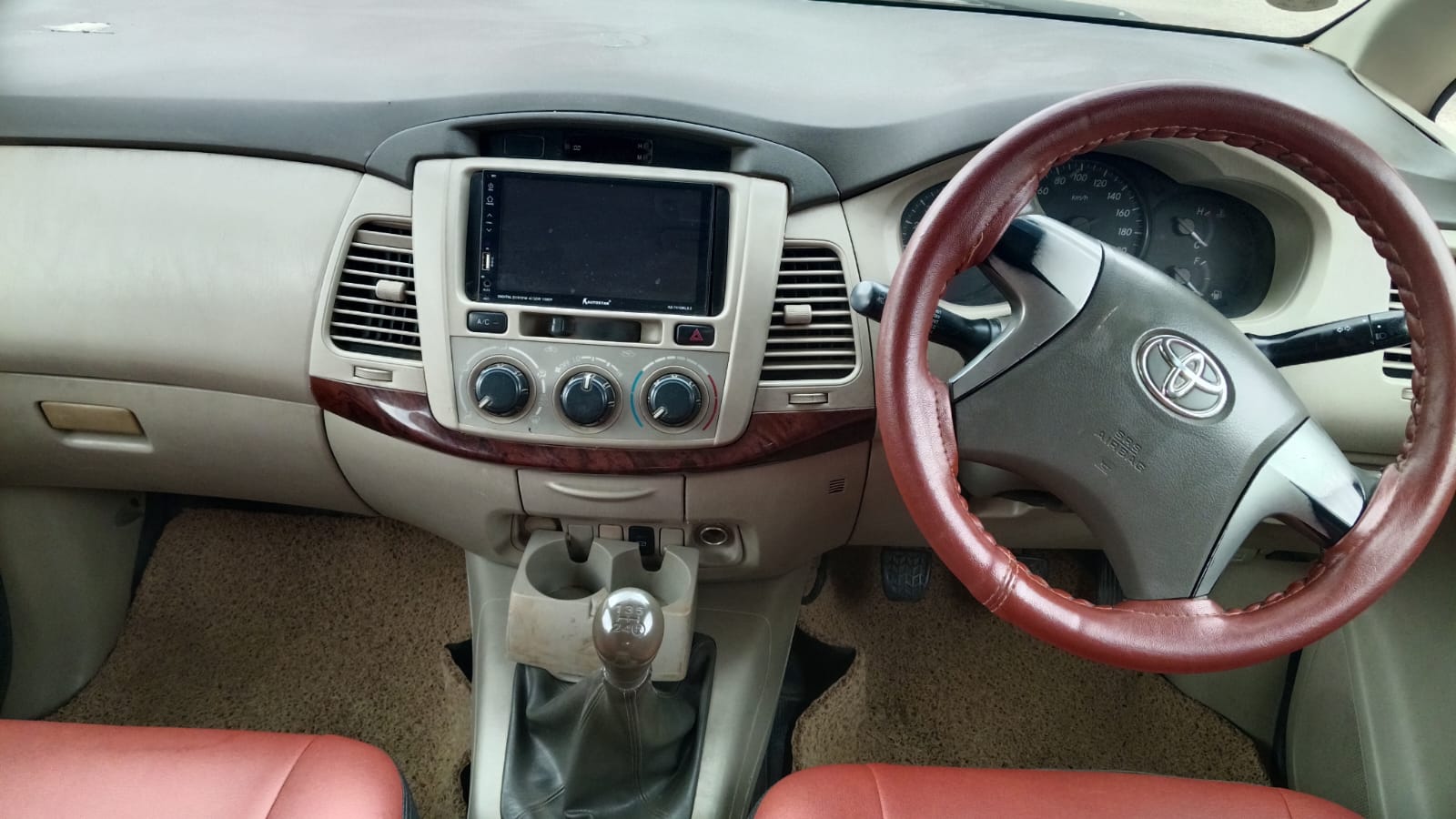 Toyota Innova - Image 6
