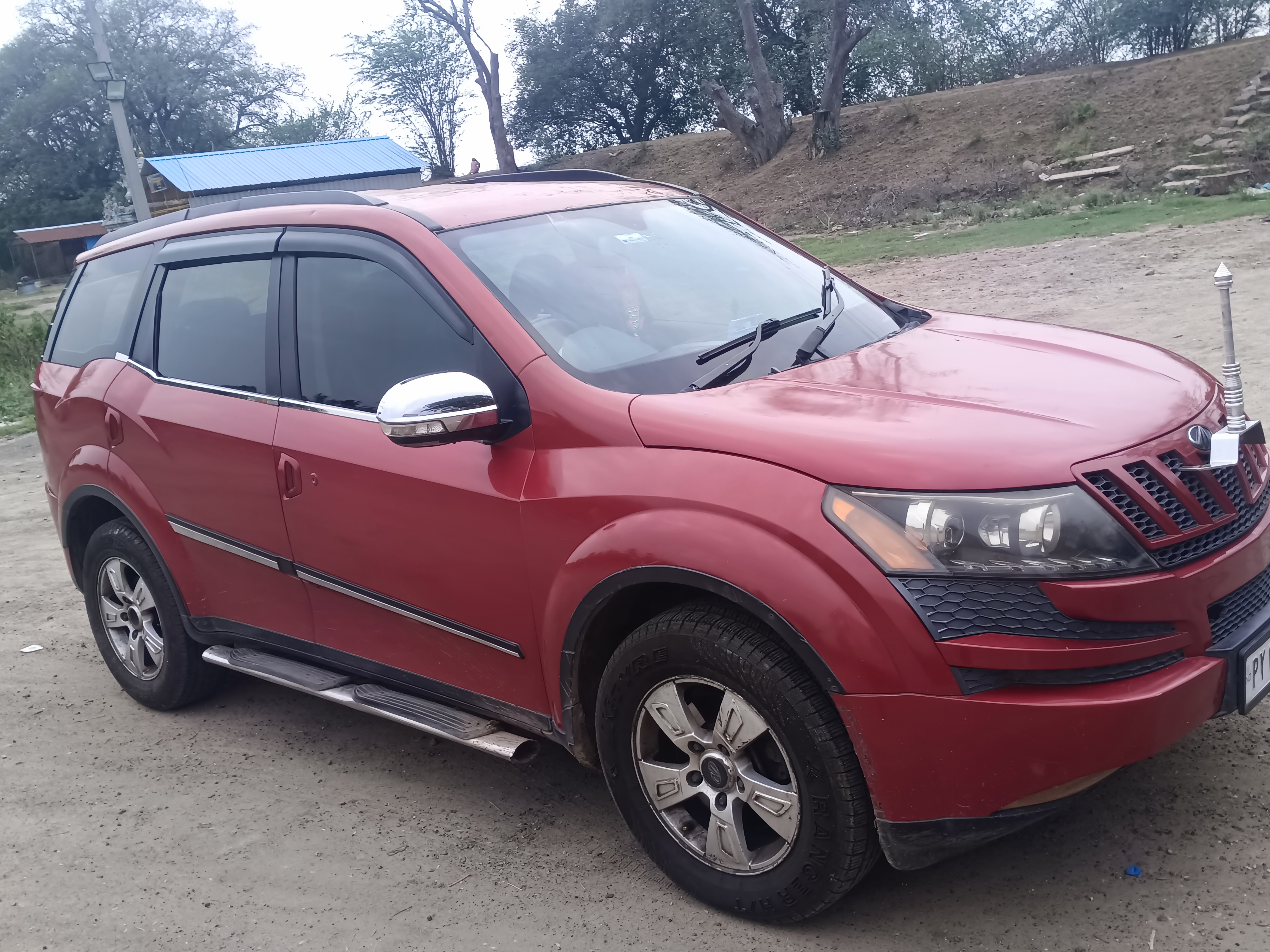 Mahindra XUV500 - Image 2
