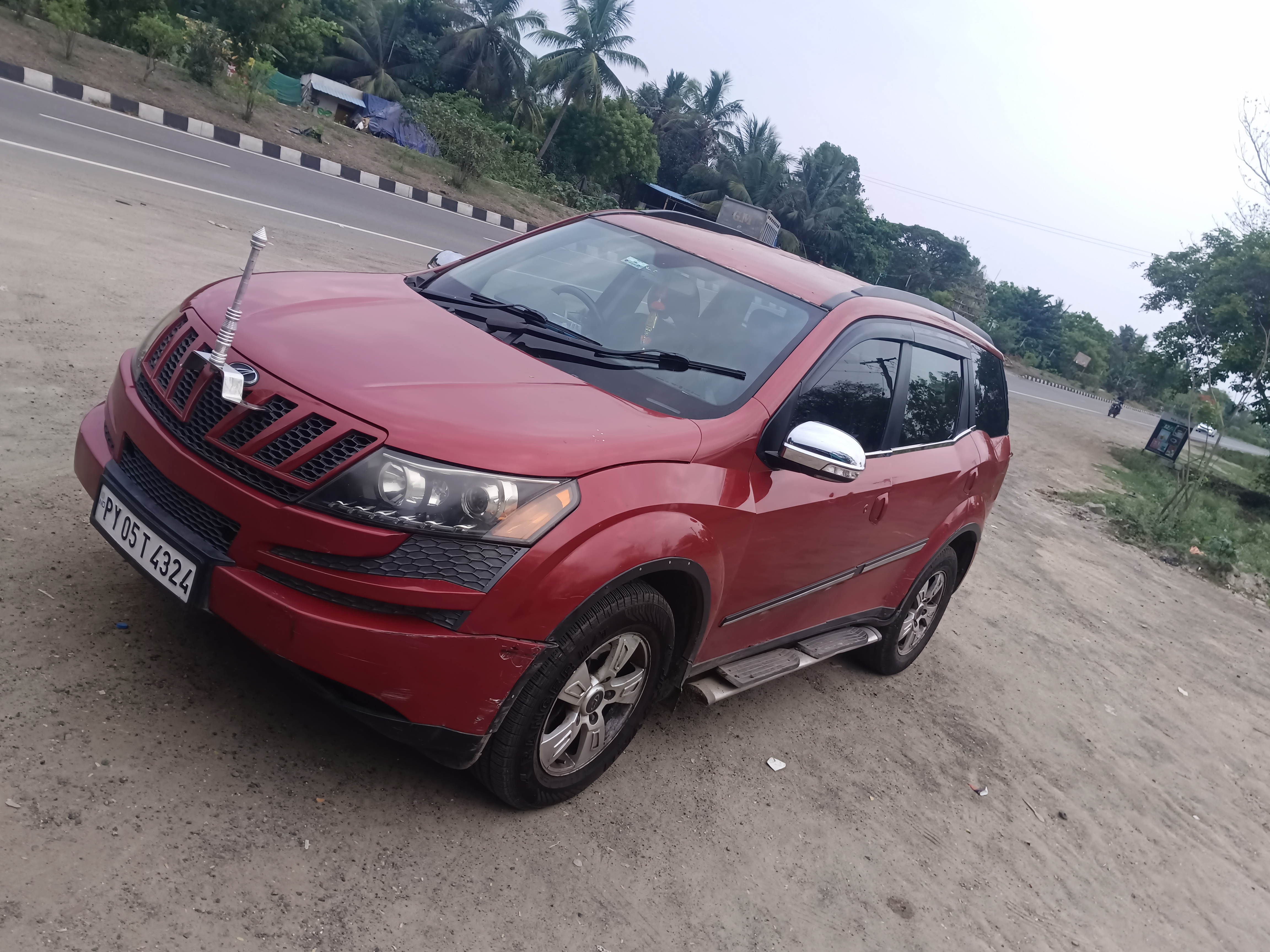 Mahindra XUV500 - Image 4