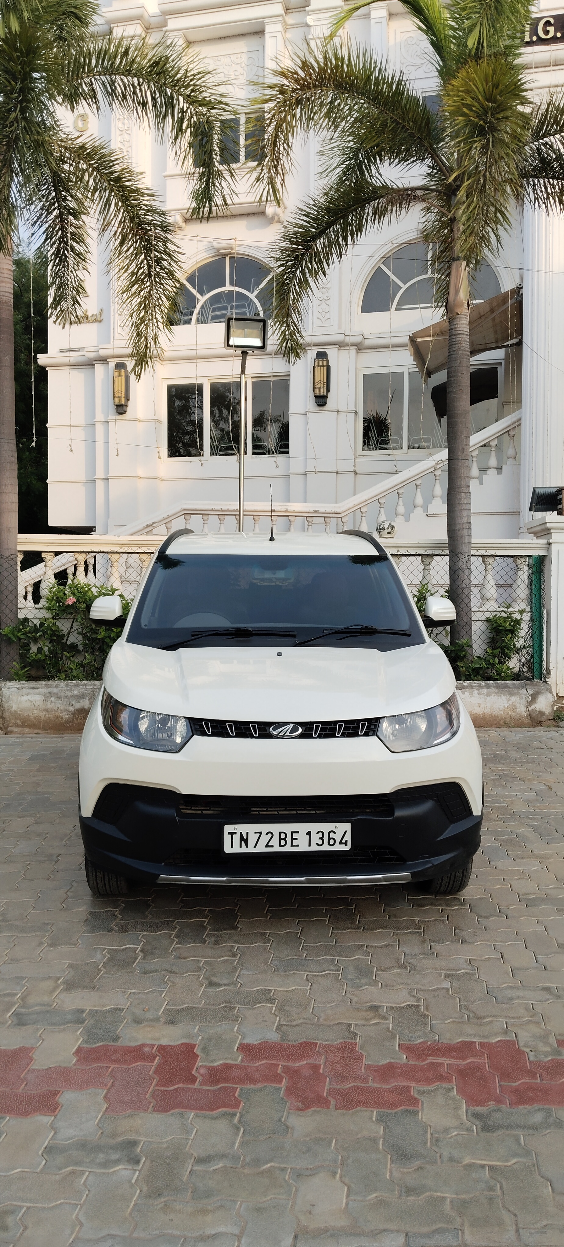 Mahindra KUV 100