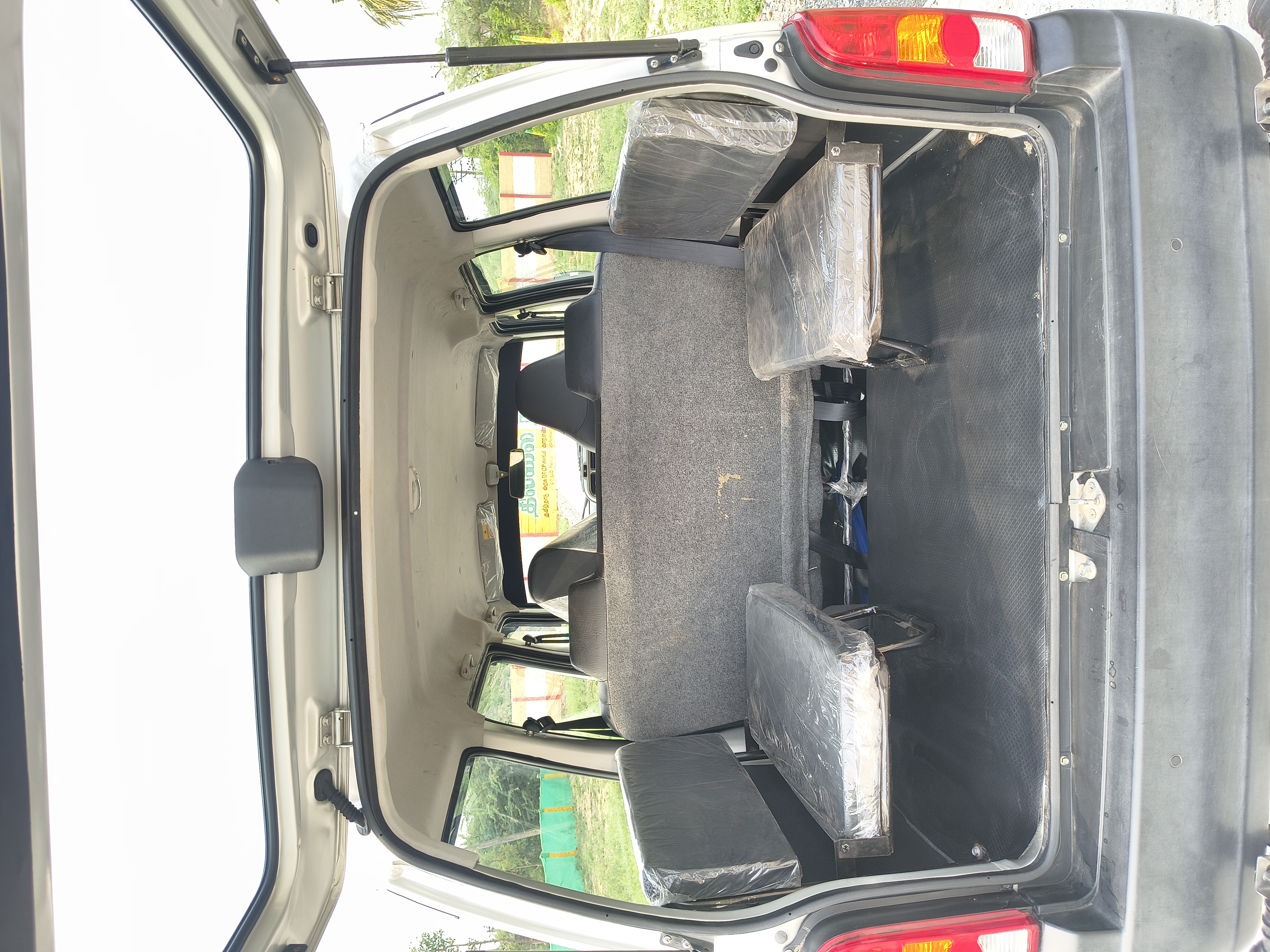 Maruti Suzuki Eeco - Image 6