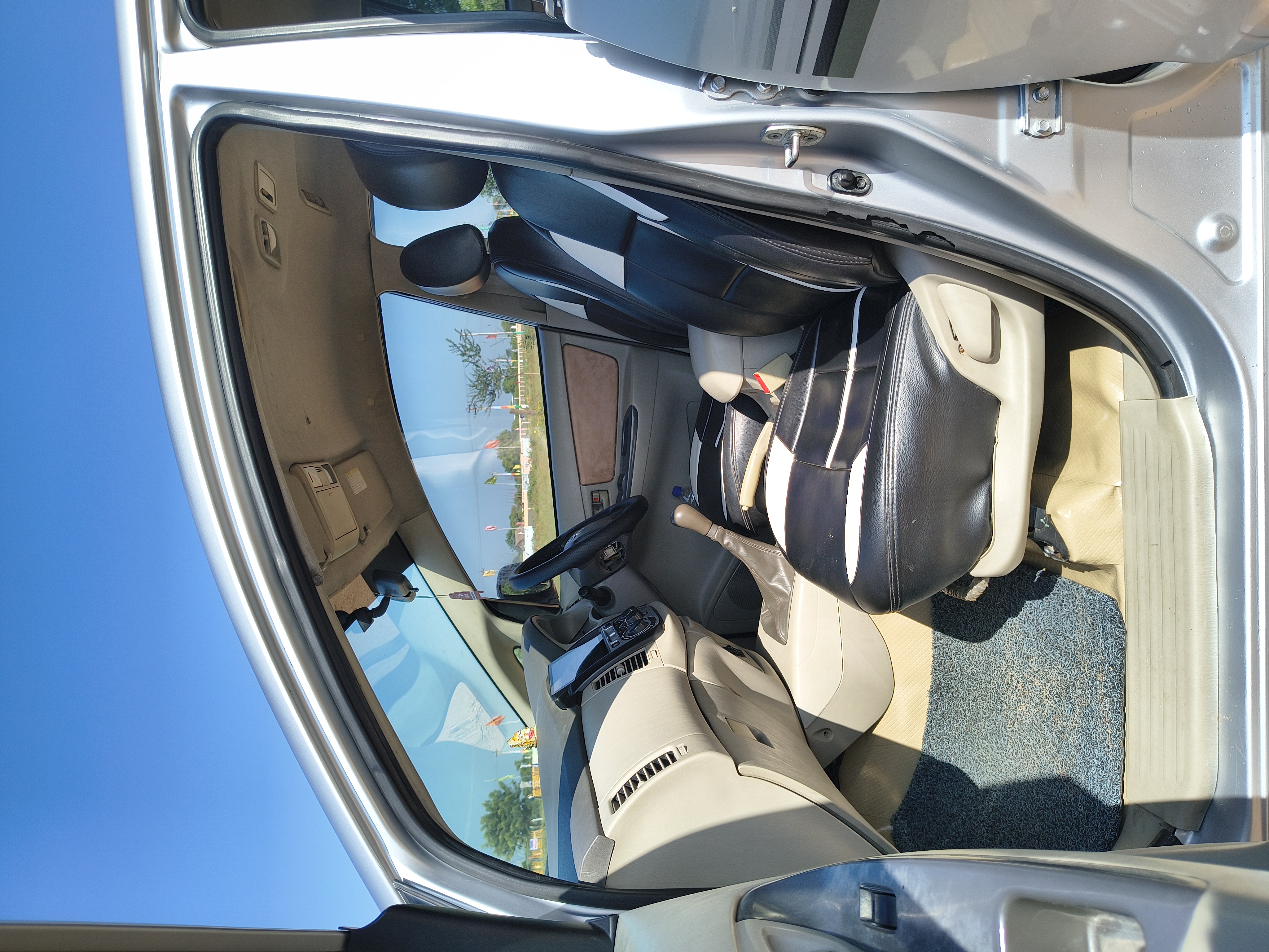 Toyota Innova - Image 8