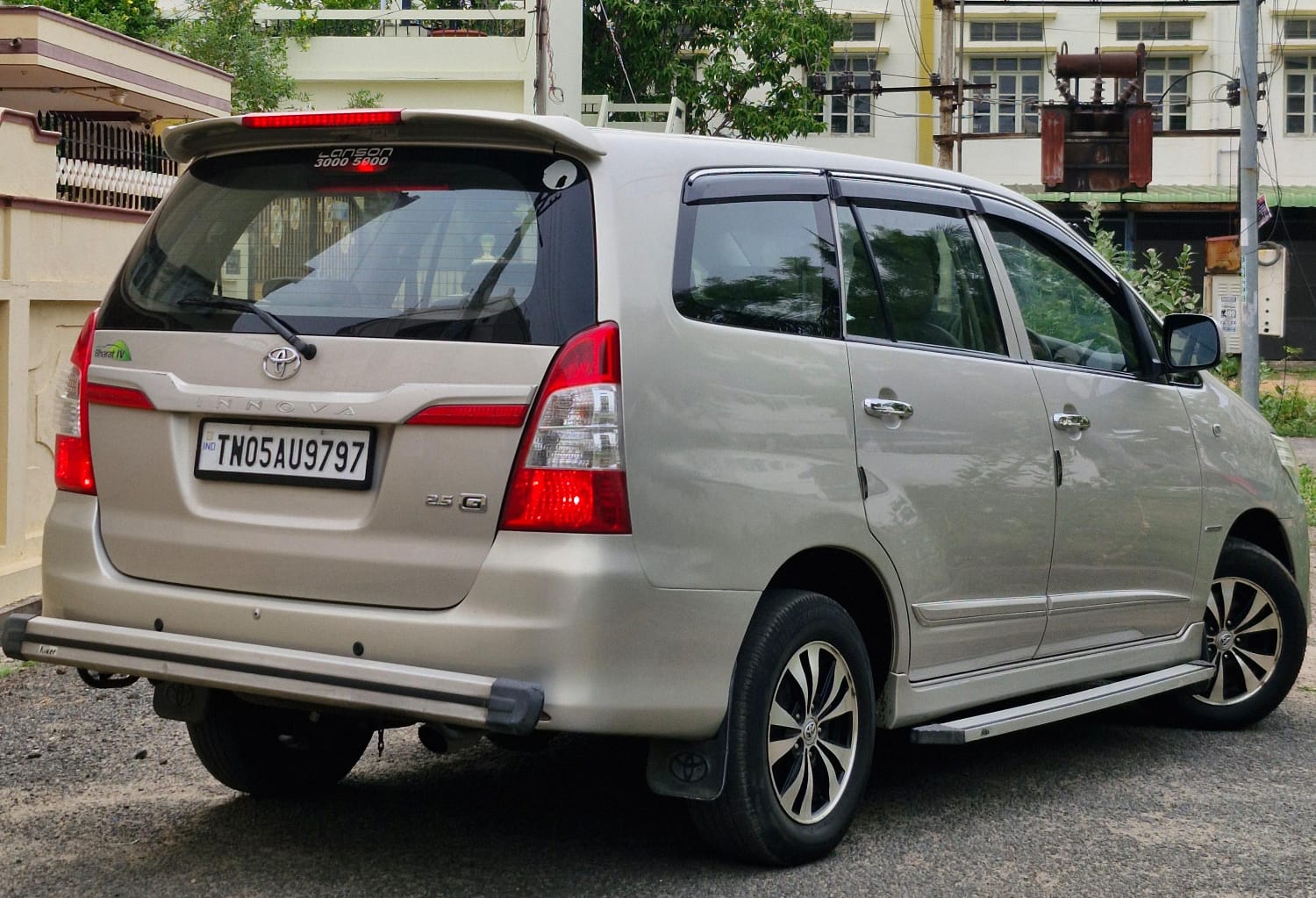 Toyota Innova - Image 2