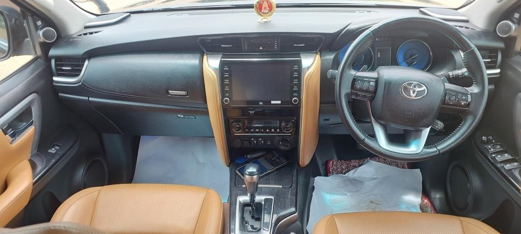 Toyota Fortuner - Image 9