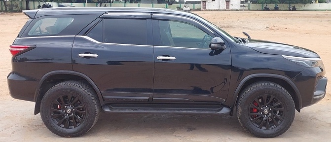 Toyota Fortuner - Image 5