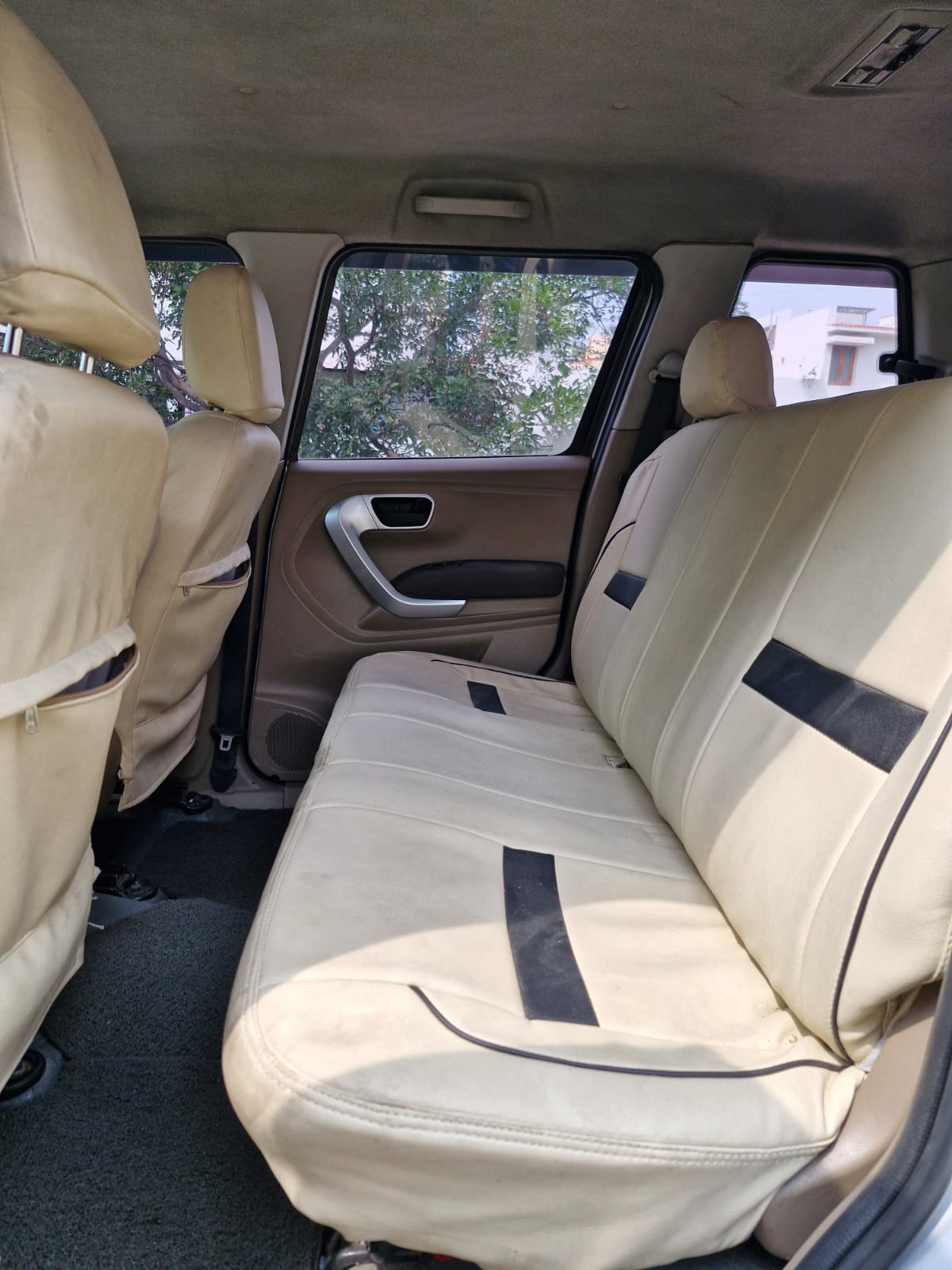 Mahindra TUV300 - Image 3