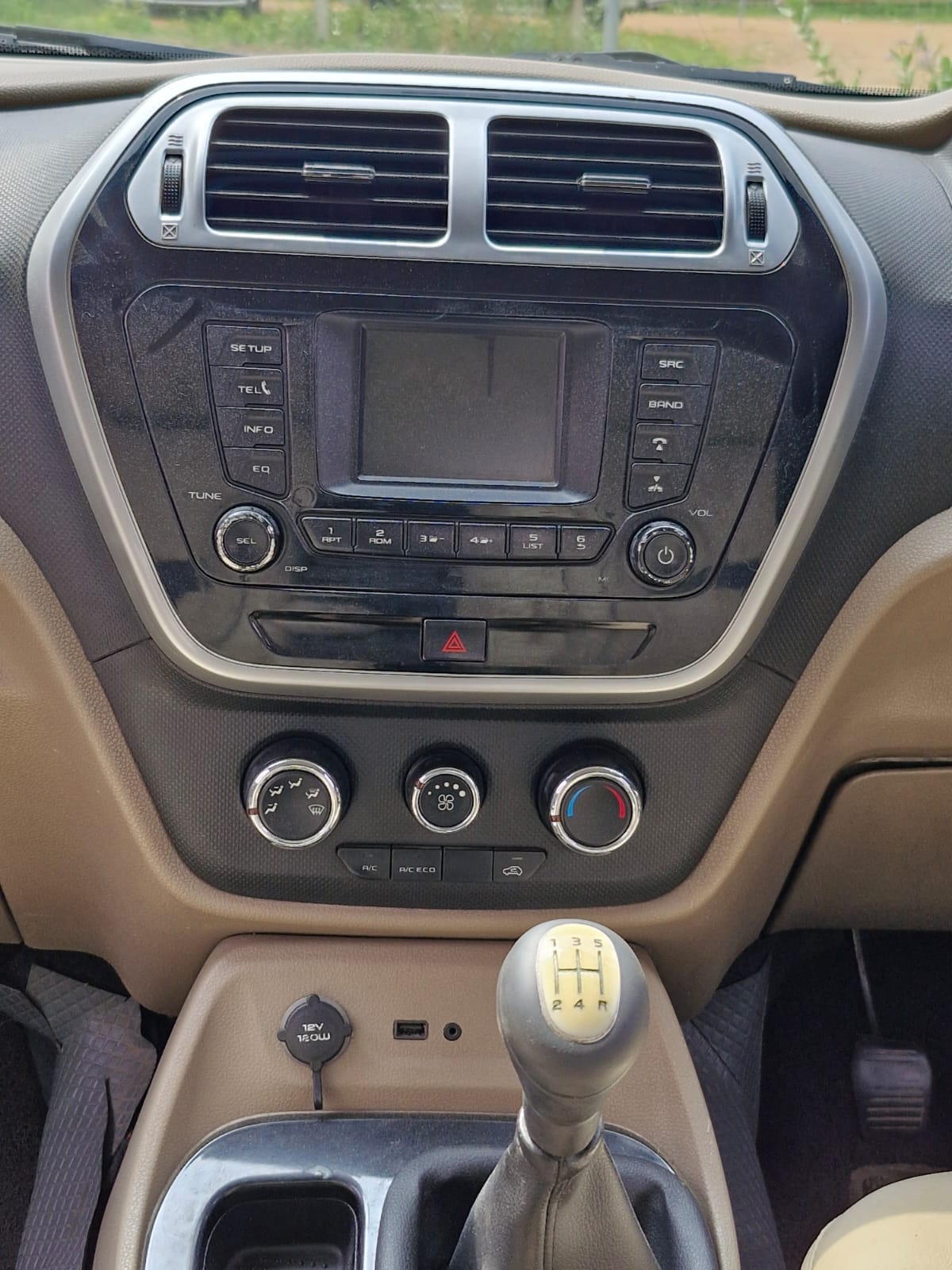 Mahindra TUV300 - Image 7