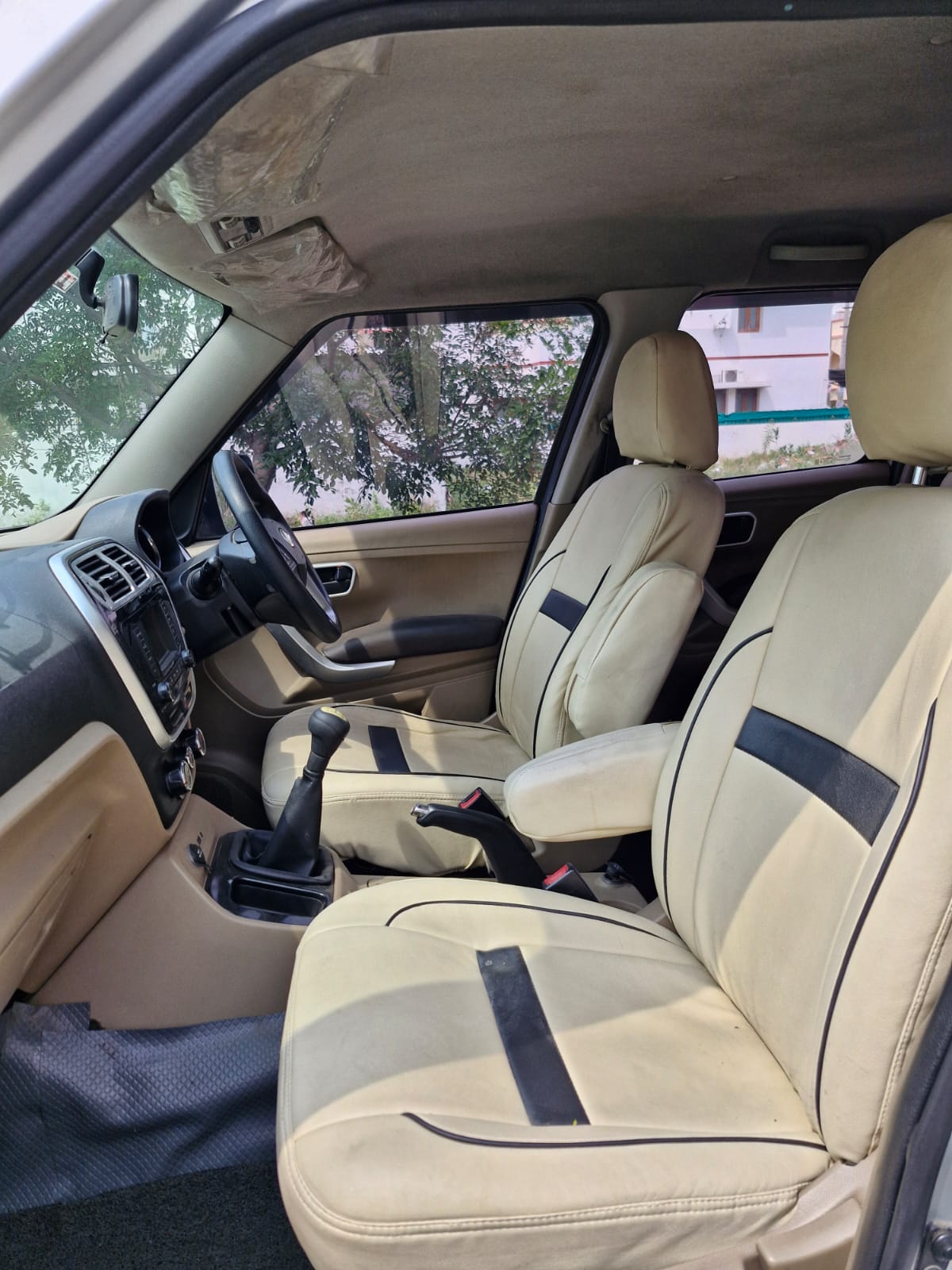 Mahindra TUV300 - Image 8