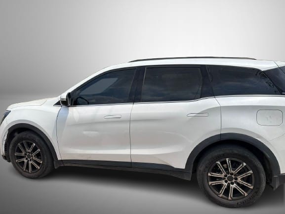 Mahindra XUV700 - Image 3