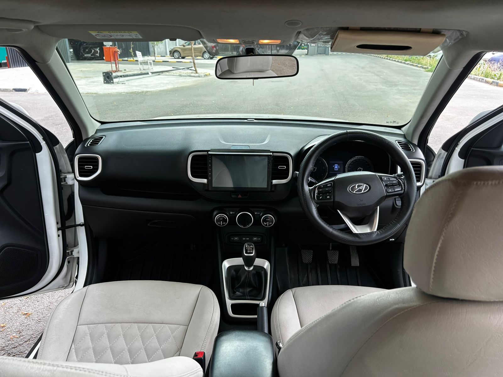 Hyundai Venue - Image 4