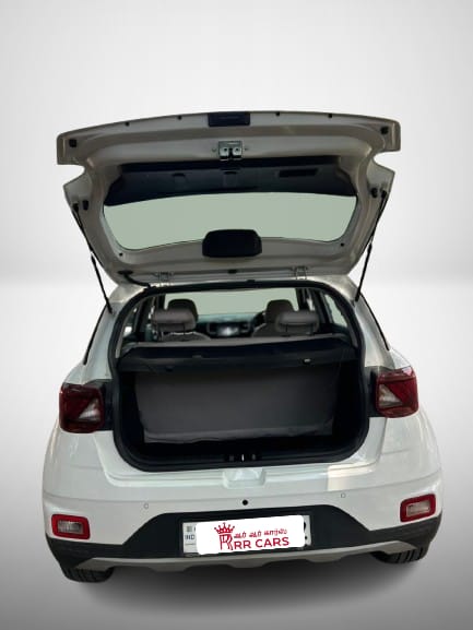 Hyundai Venue - Image 2