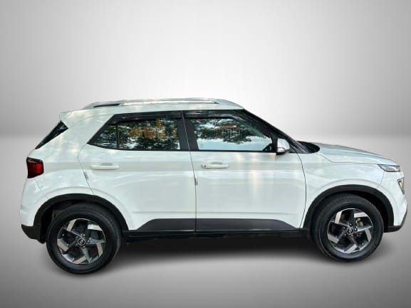 Hyundai Venue - Image 3