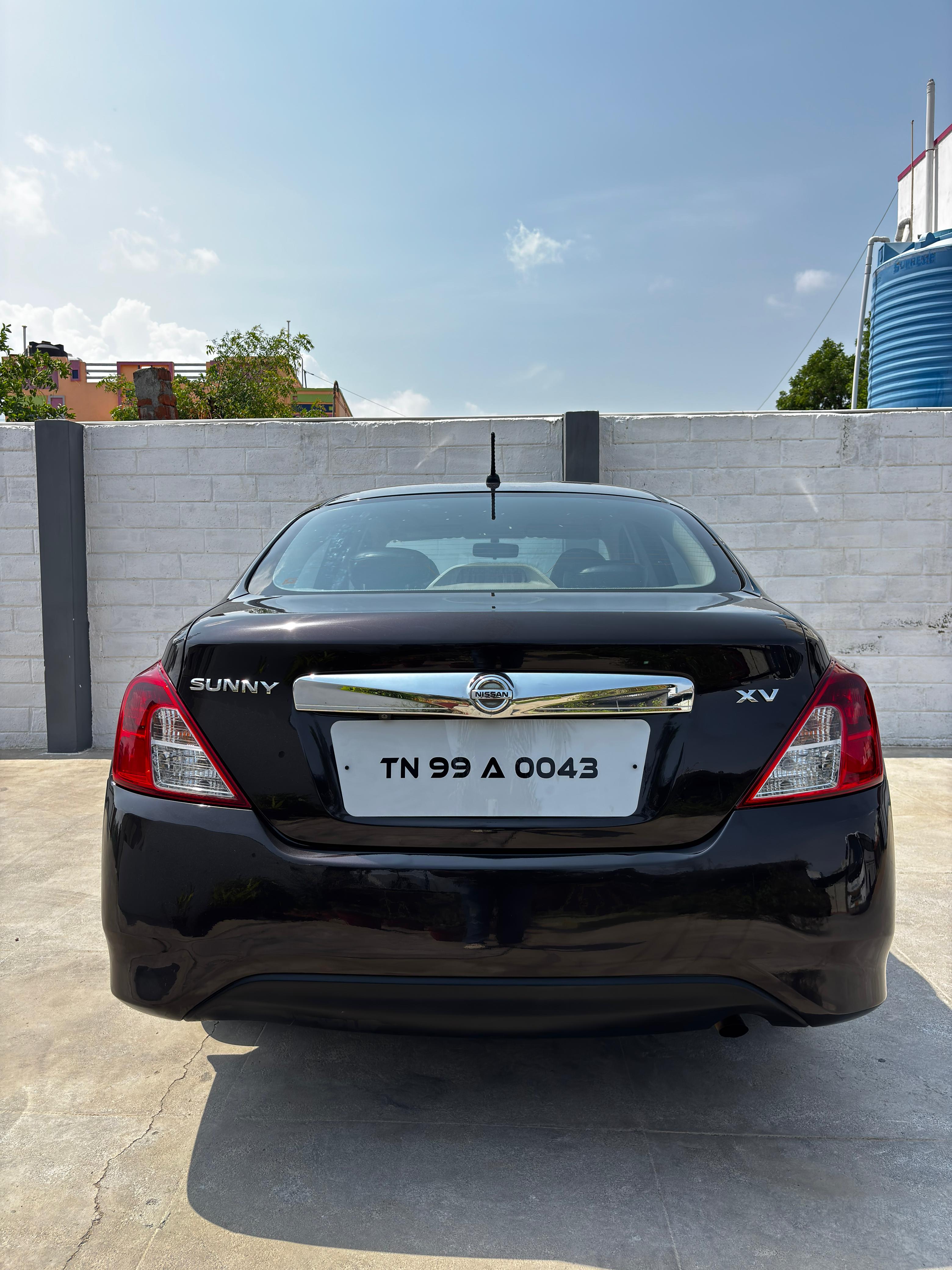 Nissan Sunny - Image 2