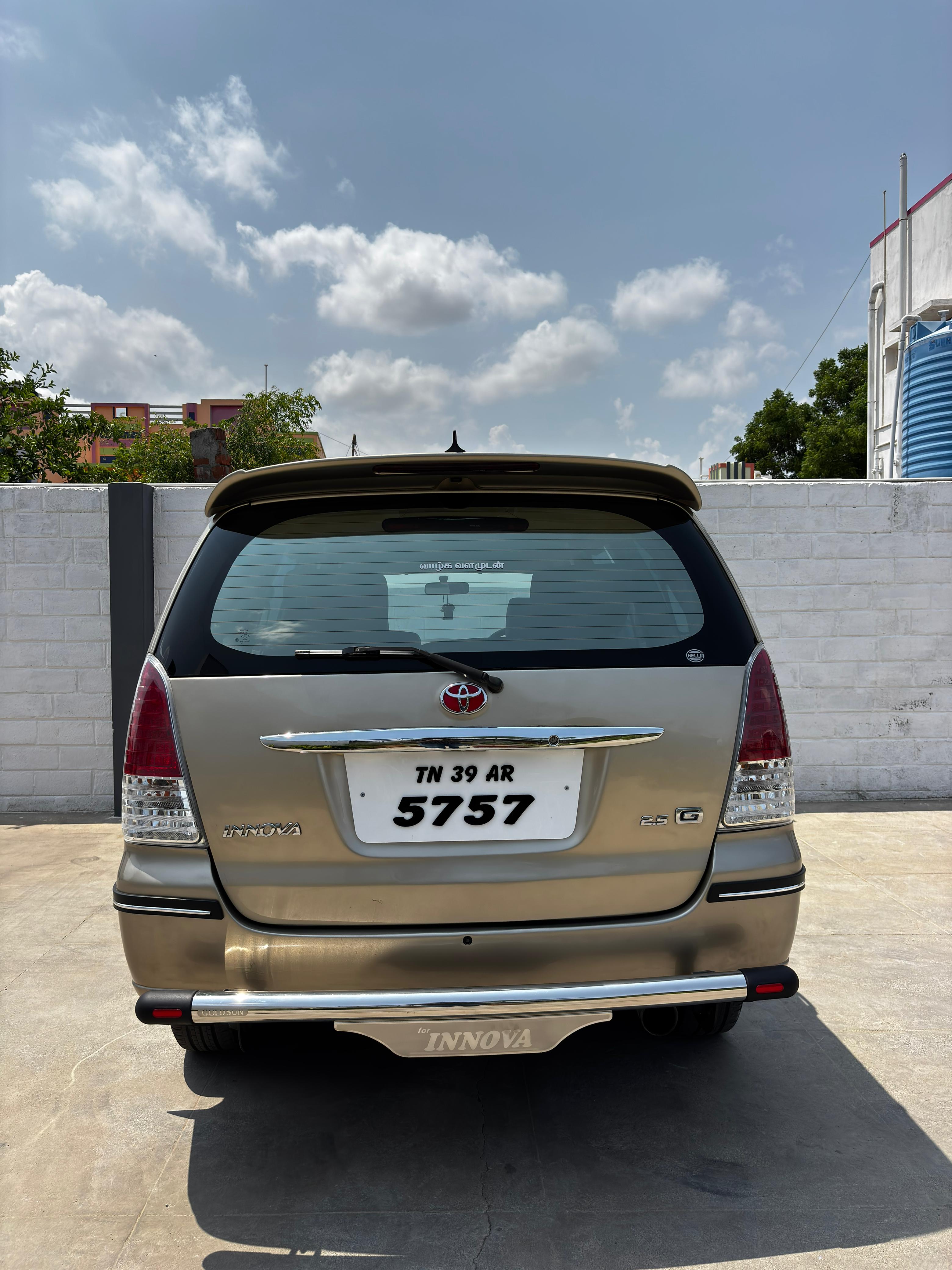 Toyota Innova - Image 2