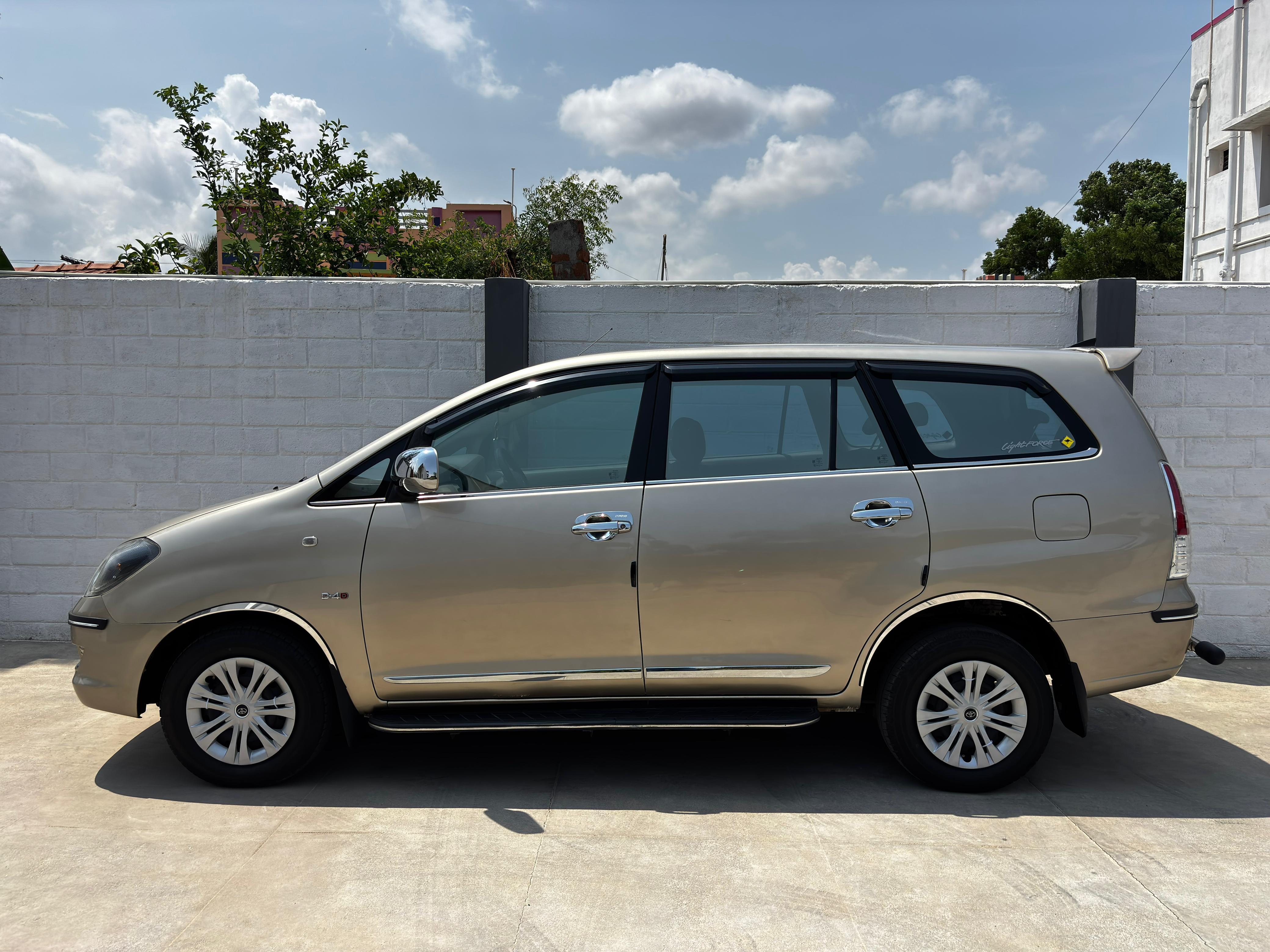 Toyota Innova - Image 4