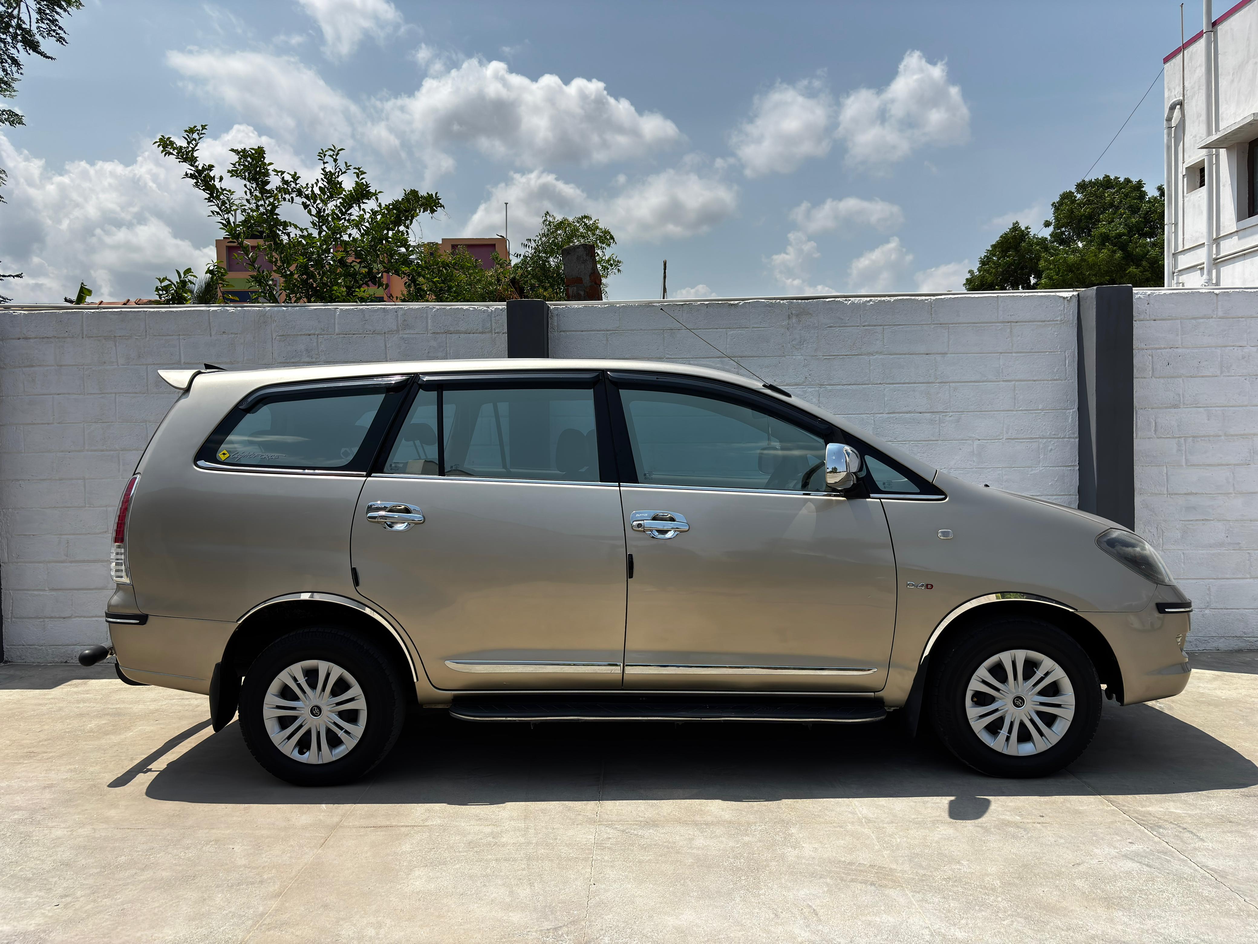 Toyota Innova - Image 3