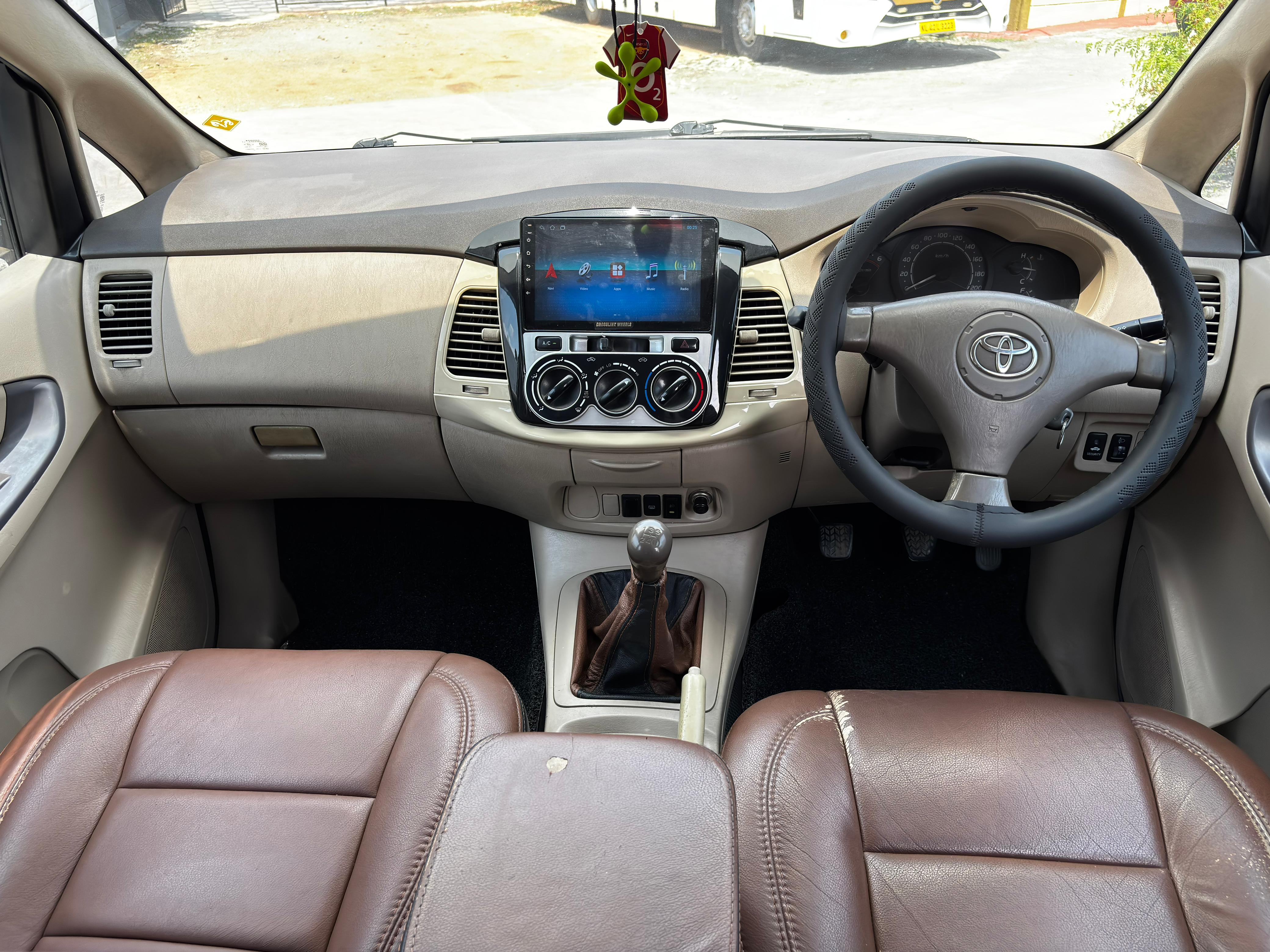 Toyota Innova - Image 8