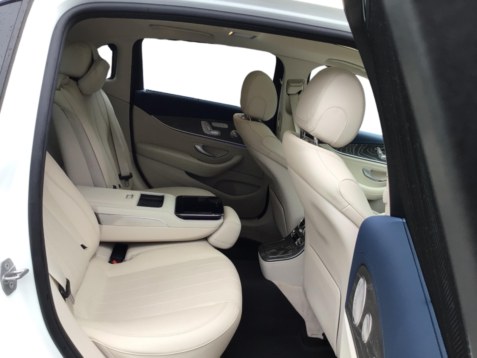 Mercedes Benz E 220 - Image 8