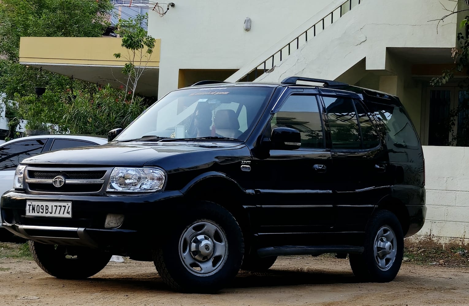 Tata Safari - Image 6
