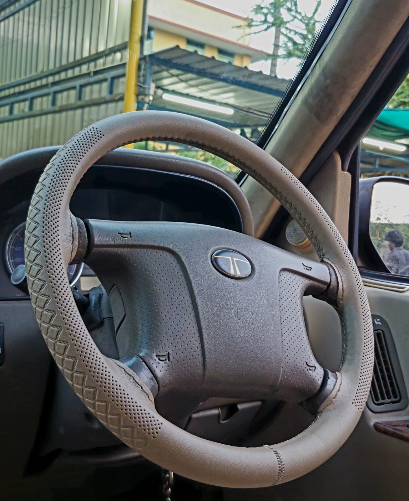 Tata Safari - Image 4