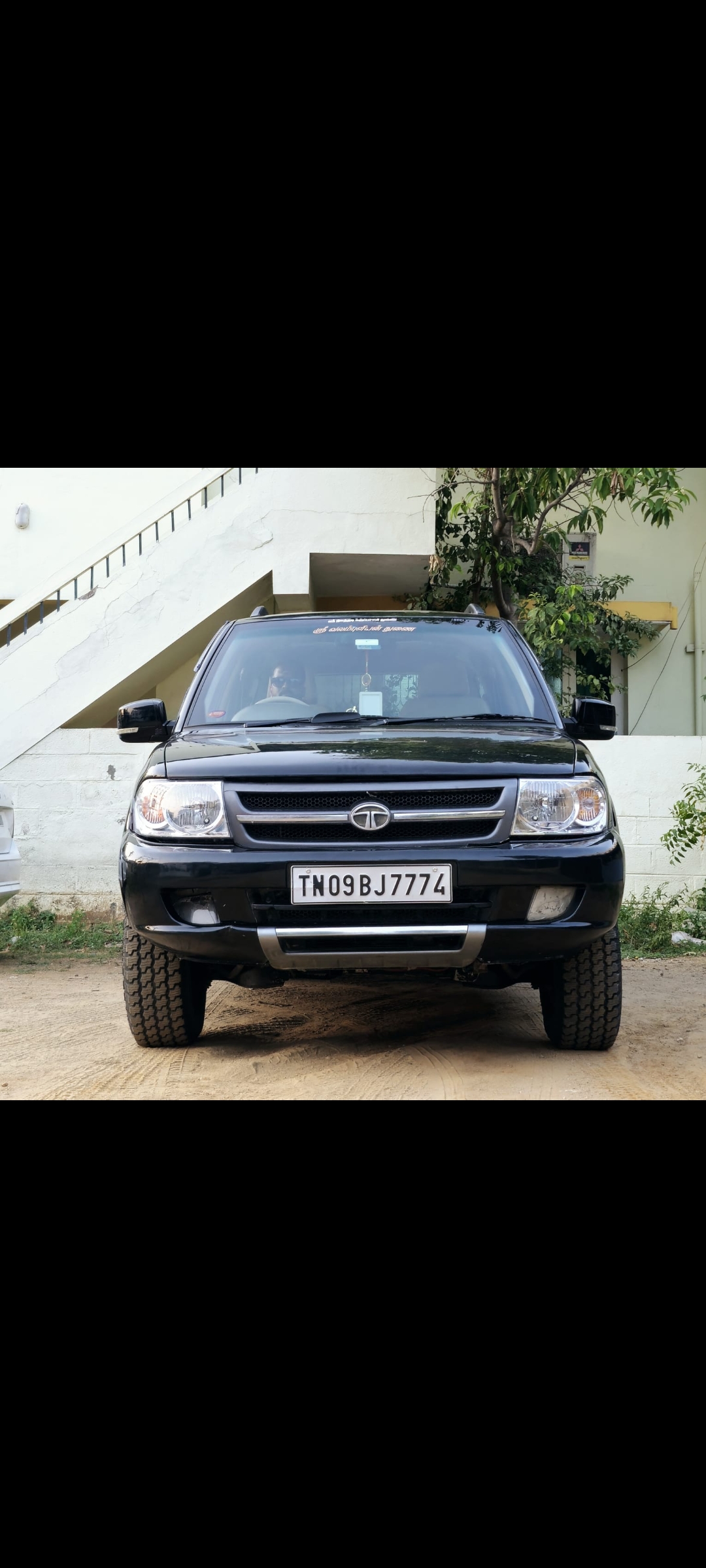 Tata Safari