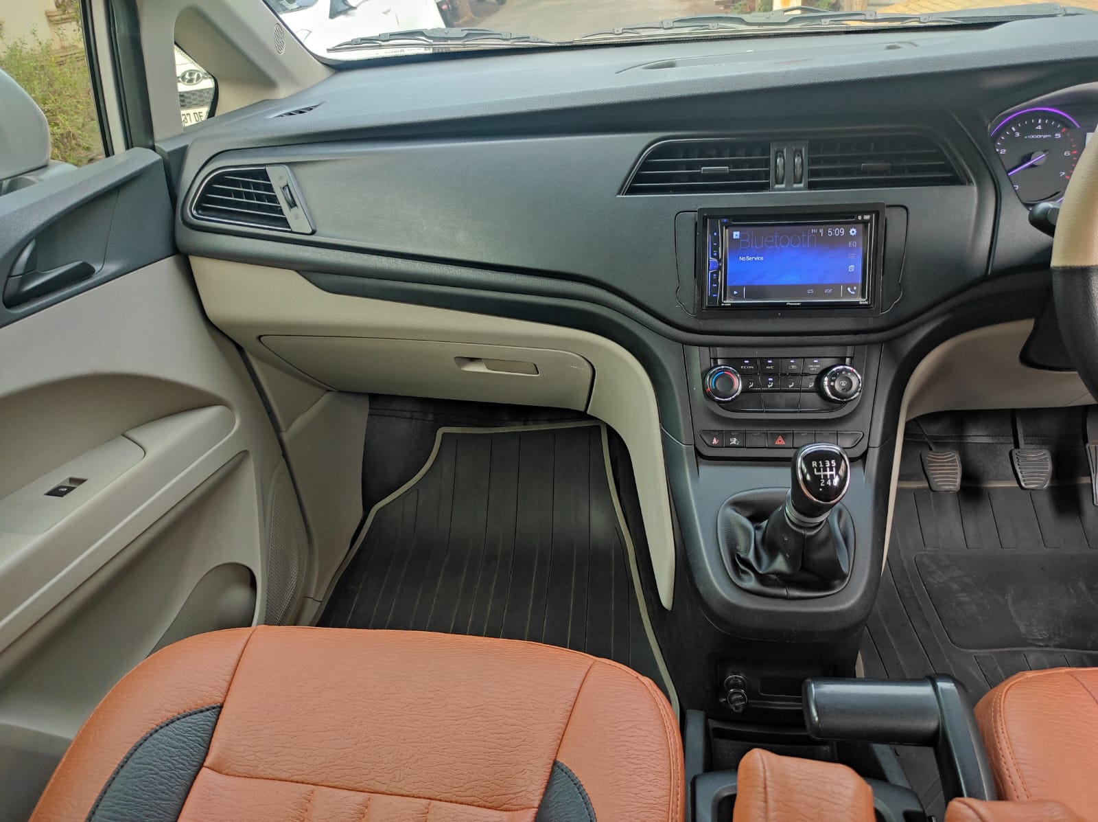 Mahindra Marazzo - Image 10