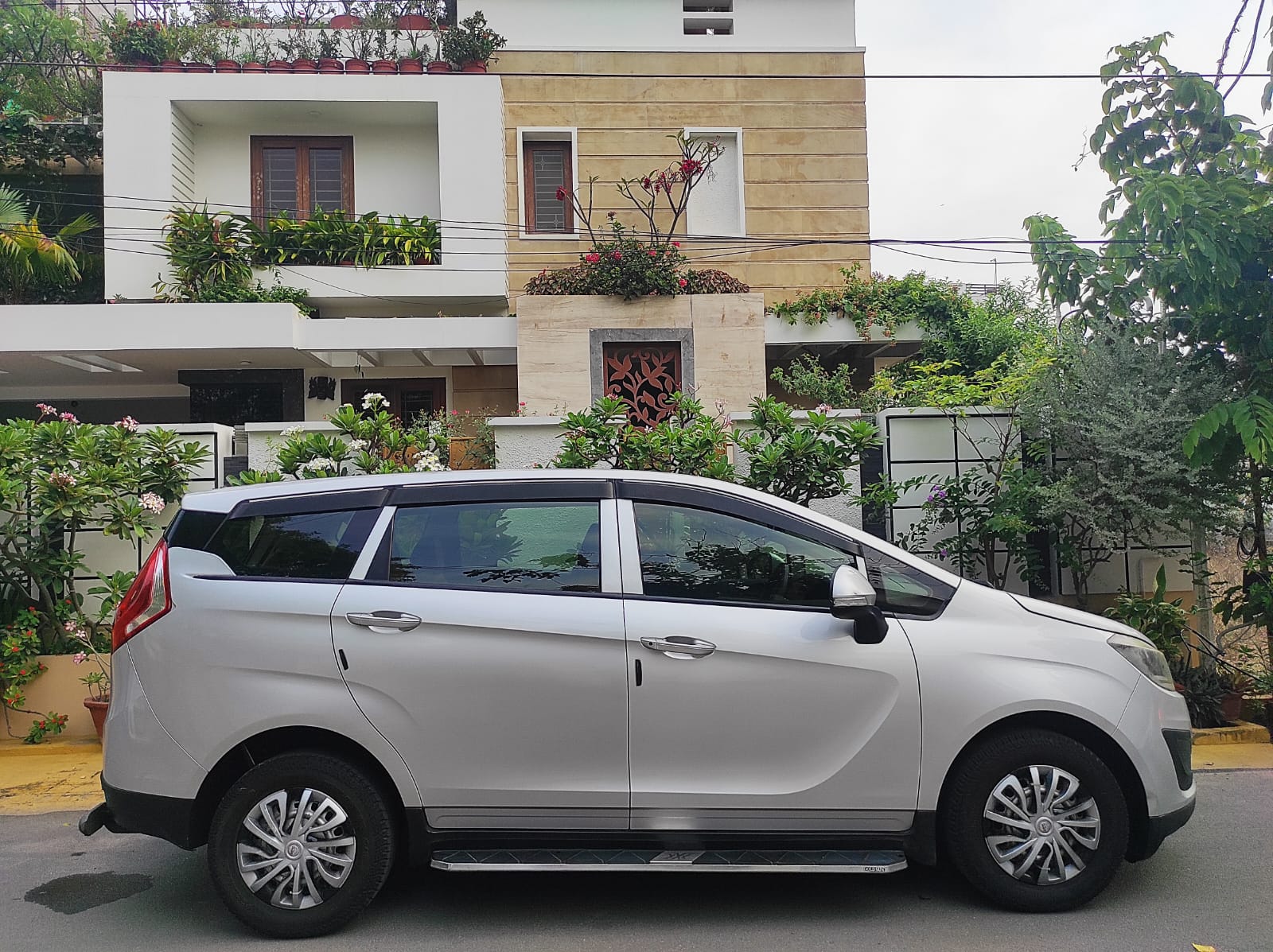 Mahindra Marazzo - Image 2