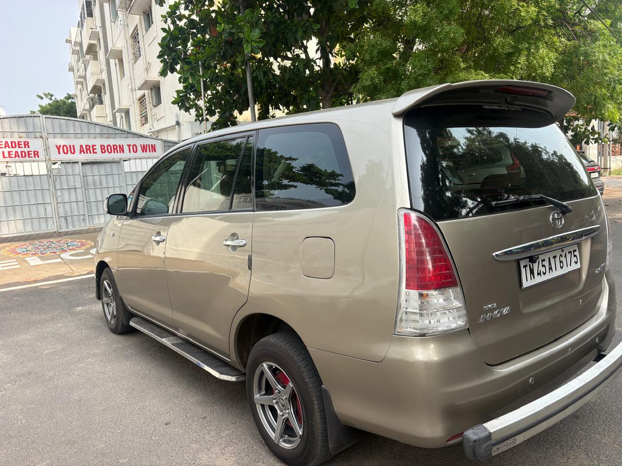 Toyota Innova - Image 3