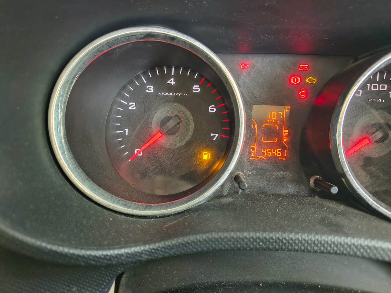 Mahindra TUV 300 - Image 2