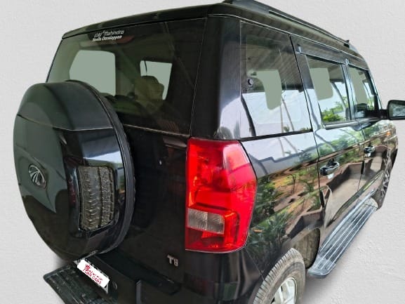 Mahindra TUV 300 - Image 6