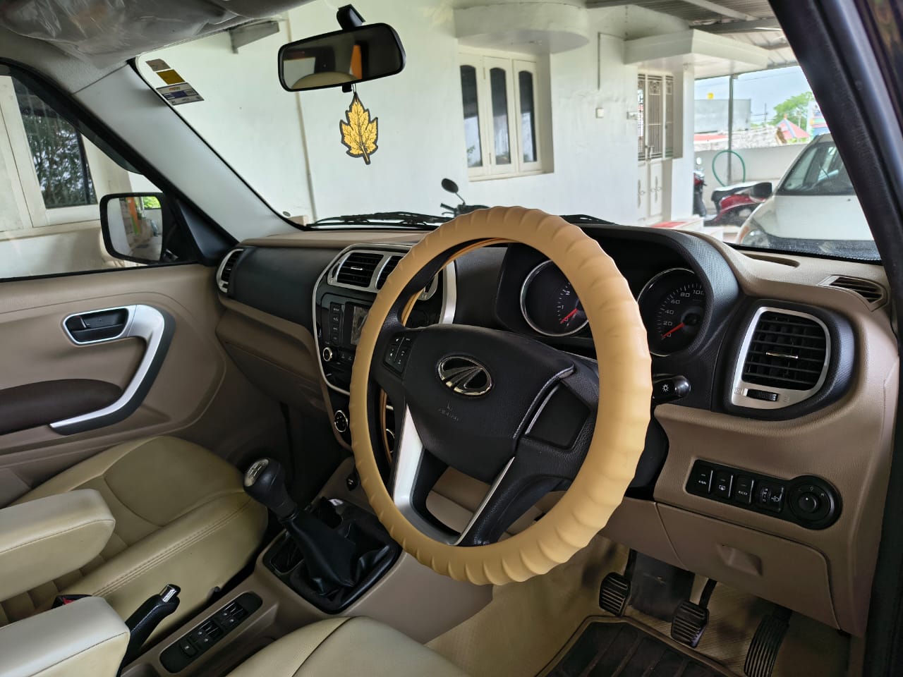 Mahindra TUV 300 - Image 4
