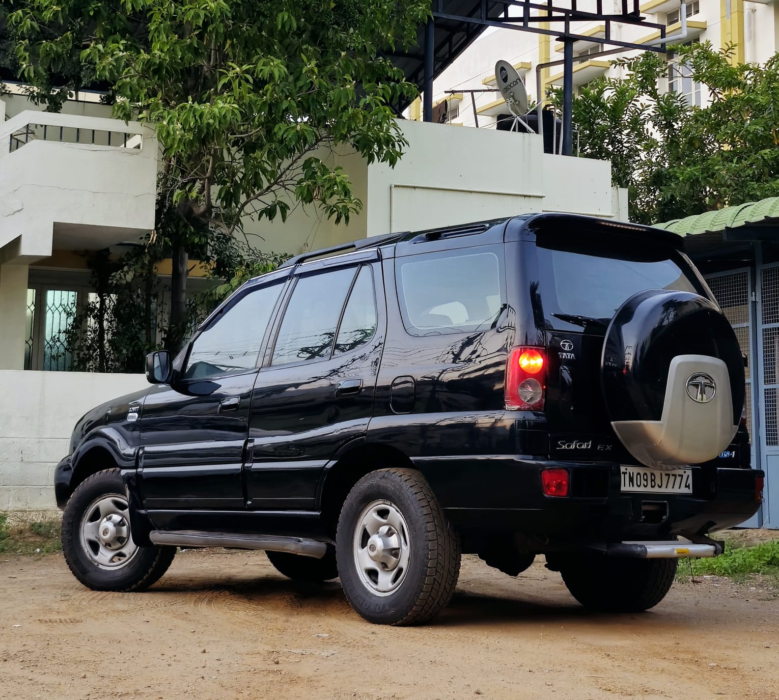 Tata Safari - Image 8