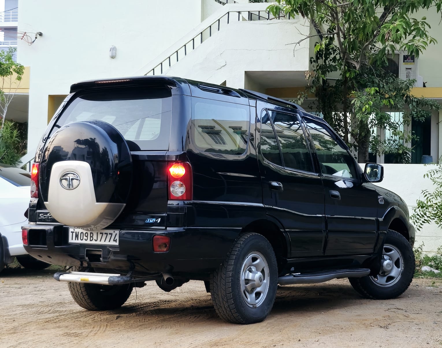 Tata Safari - Image 3