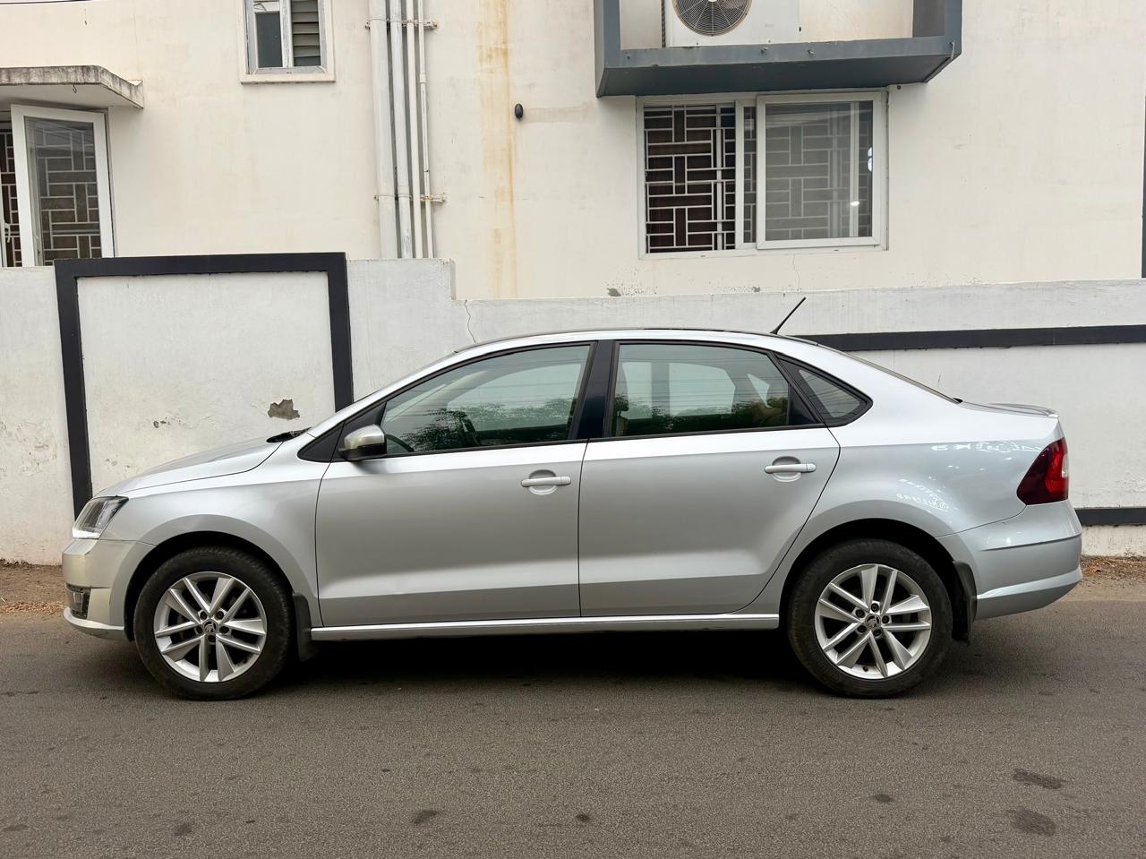 Skoda Rapid - Image 4