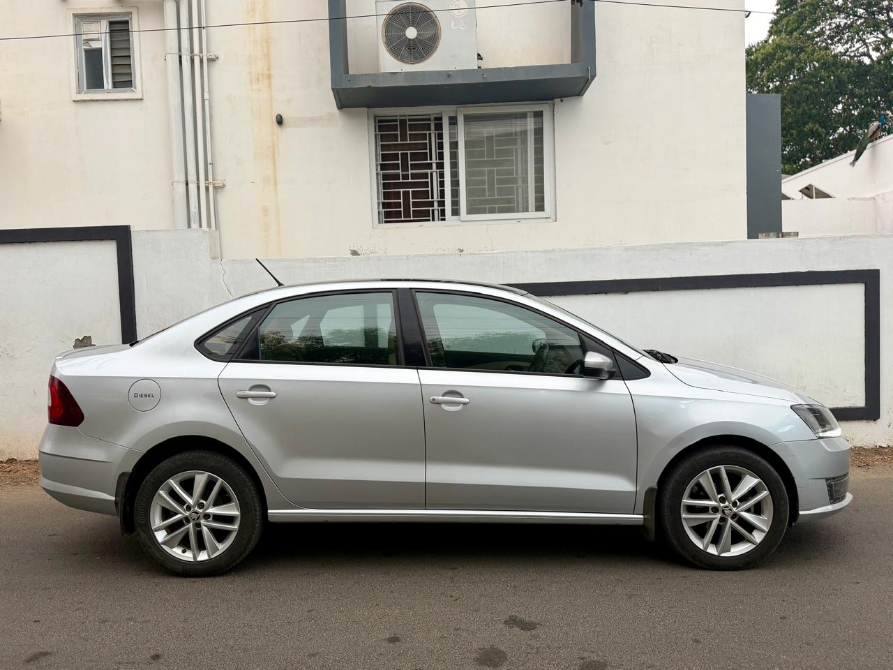 Skoda Rapid - Image 6