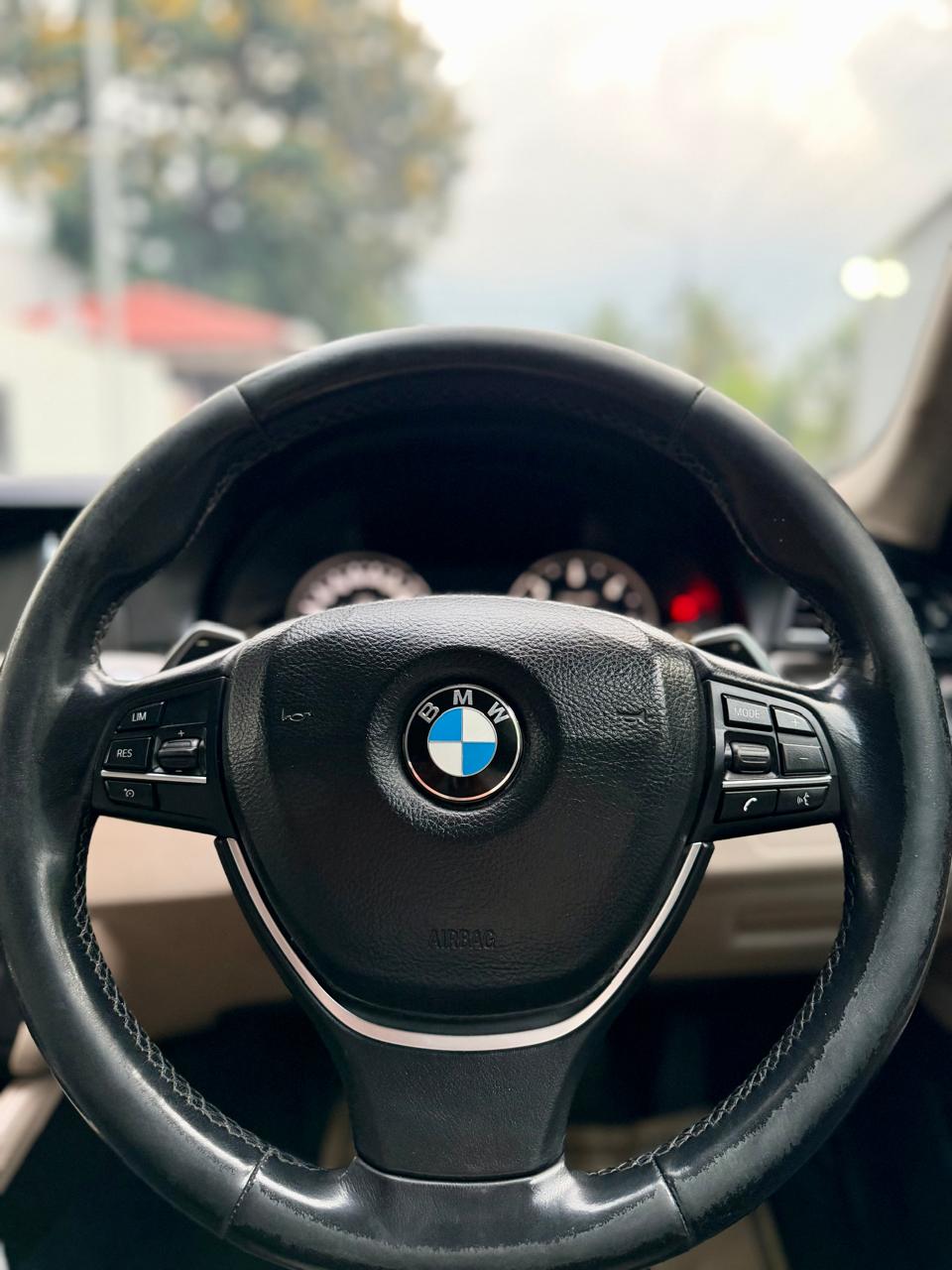 BMW 5 Series - Image 8