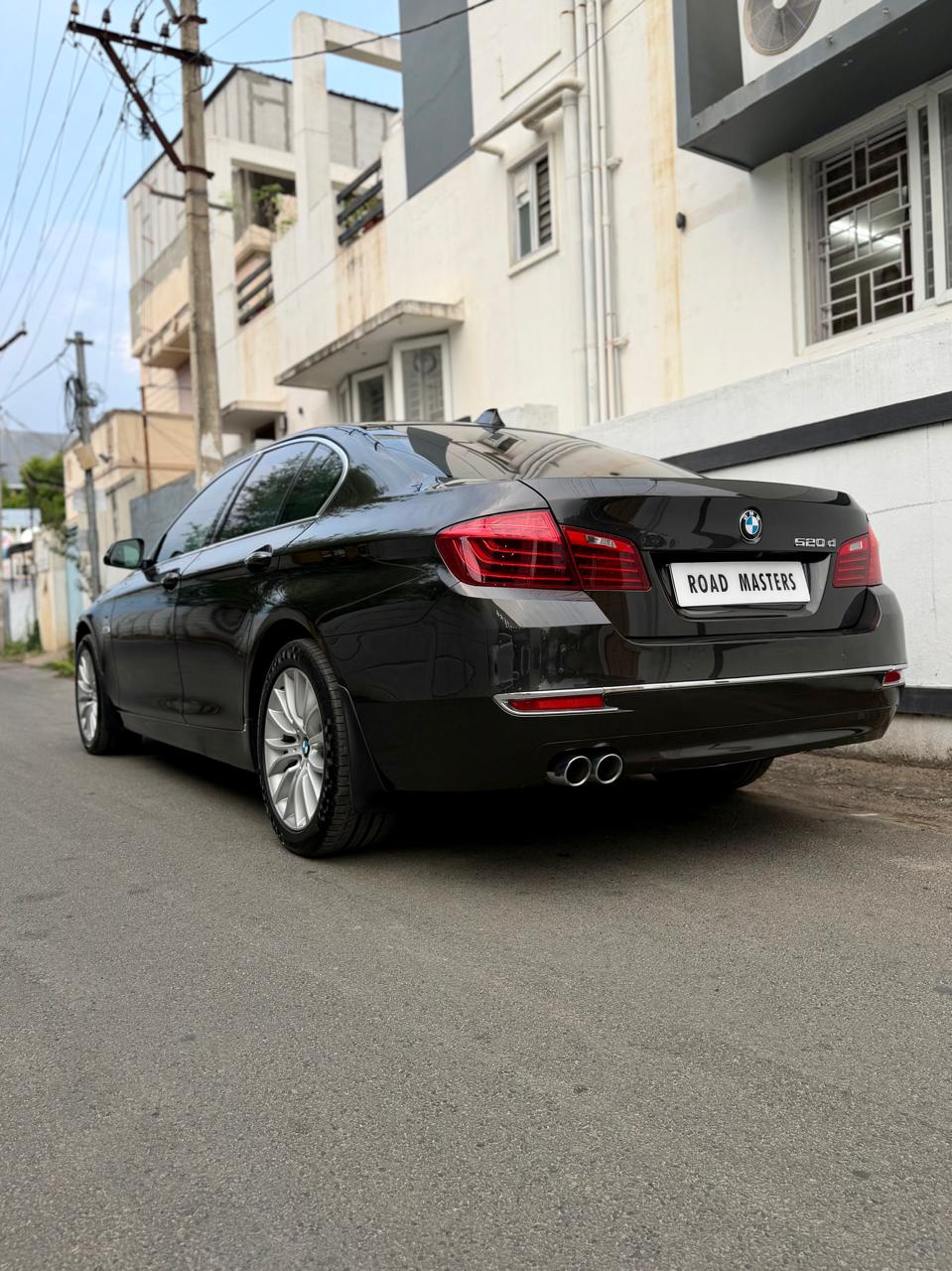 BMW 5 Series - Image 9
