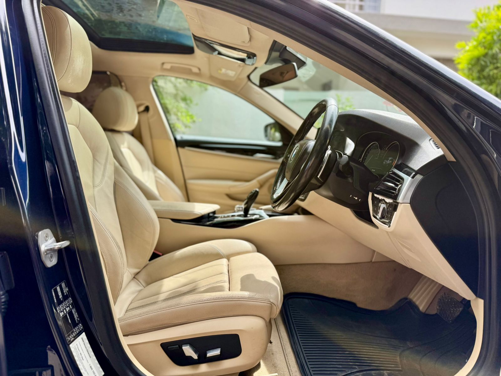 BMW 5 Series - Image 6