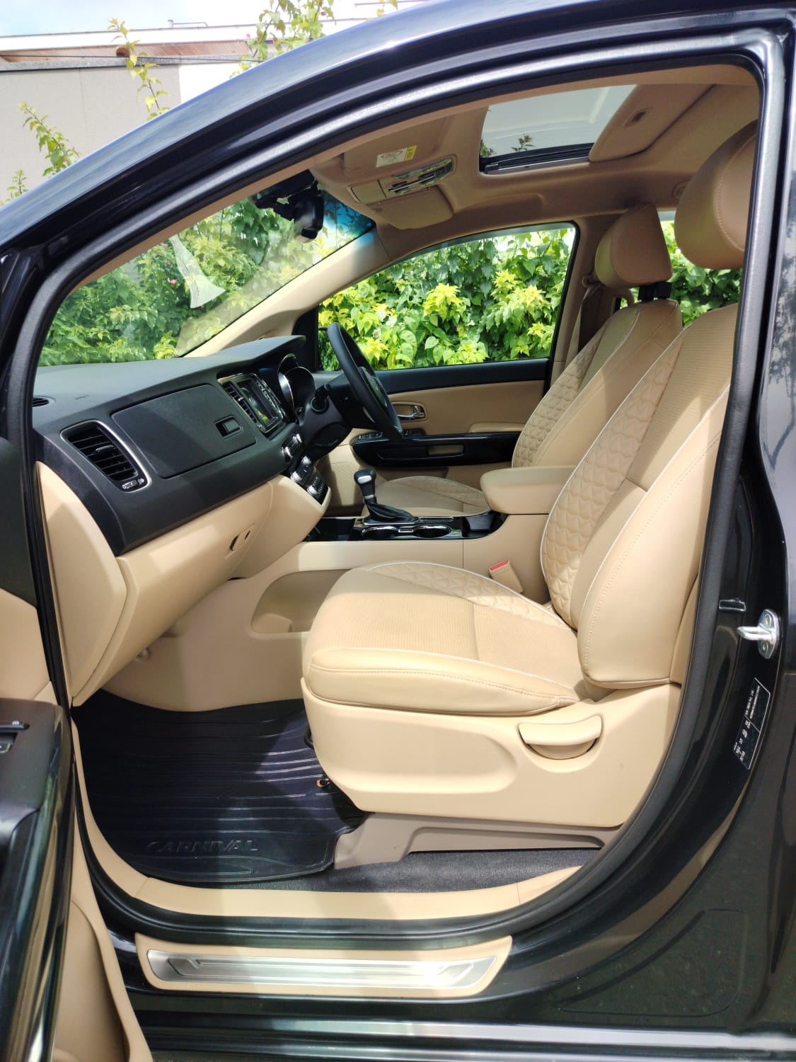 Kia Carnivel - Image 1