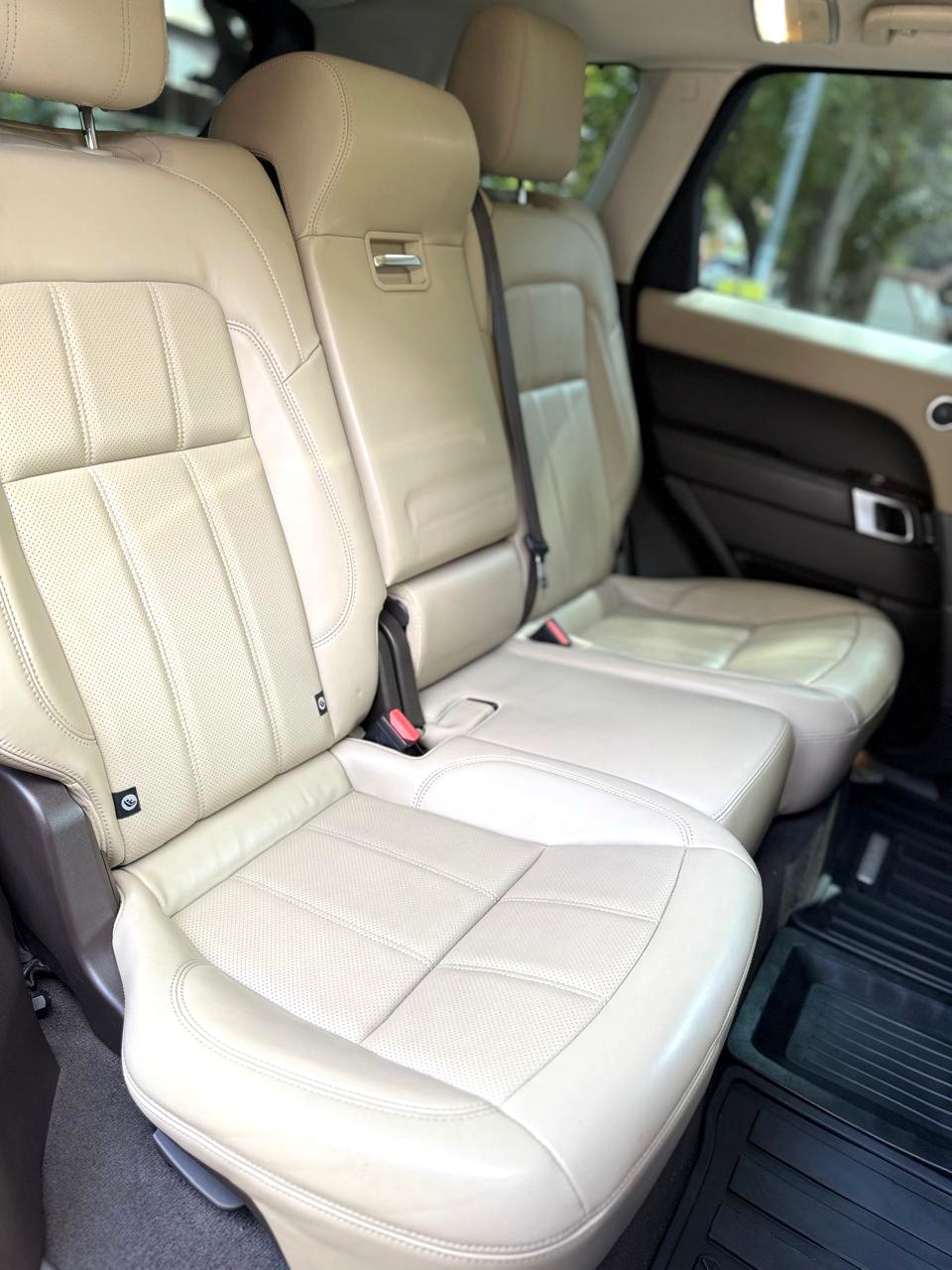 Land Rover Range Rover - Image 2