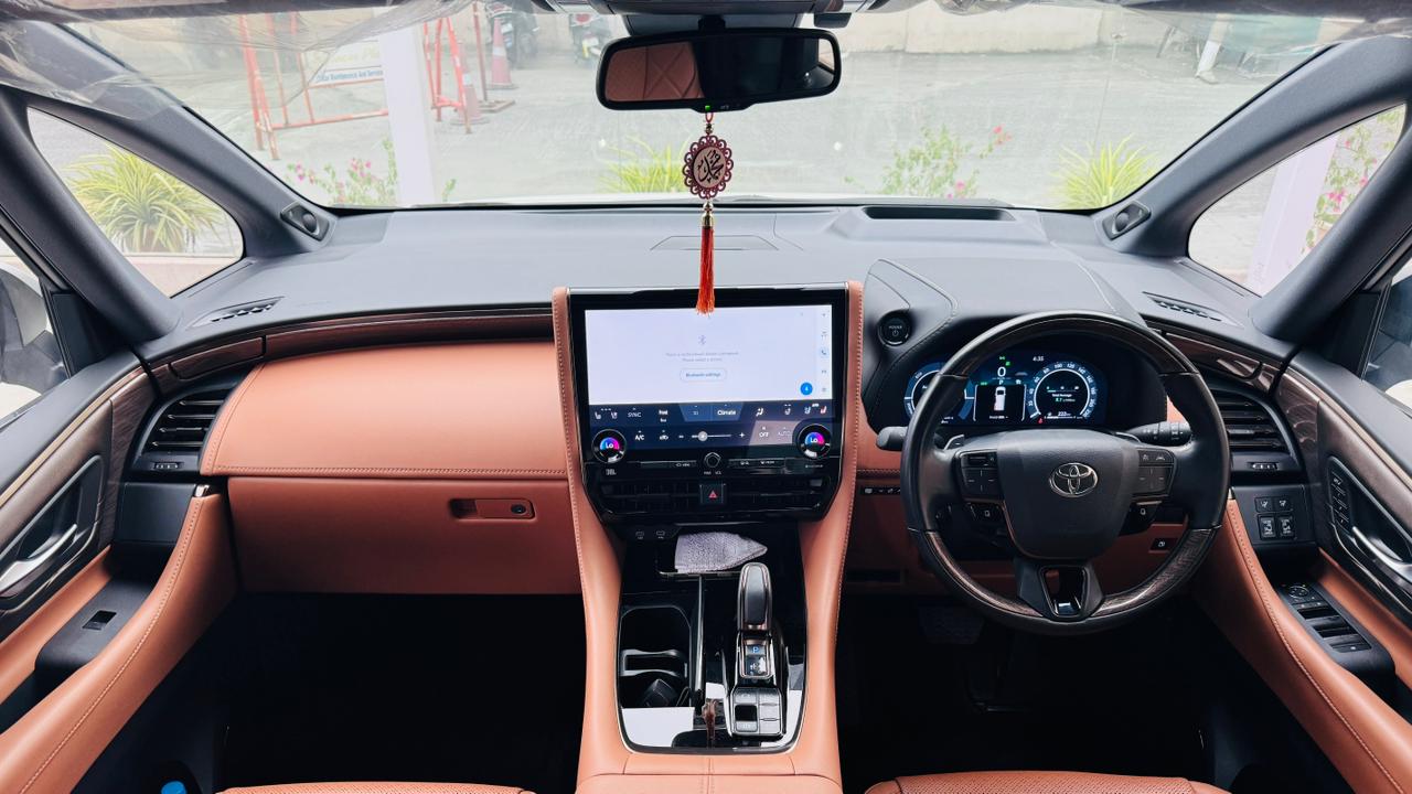 Toyota Vellfire - Image 1