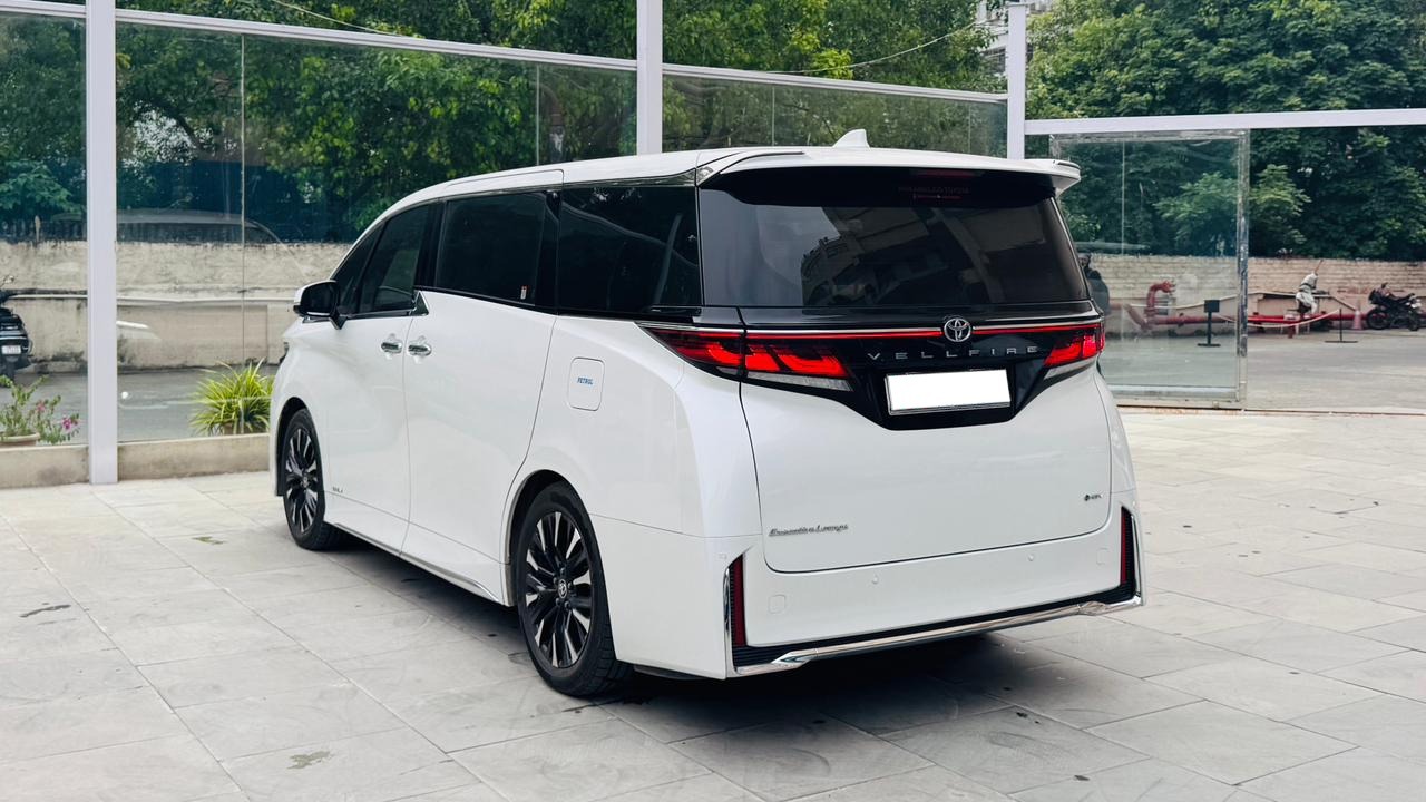 Toyota Vellfire - Image 4