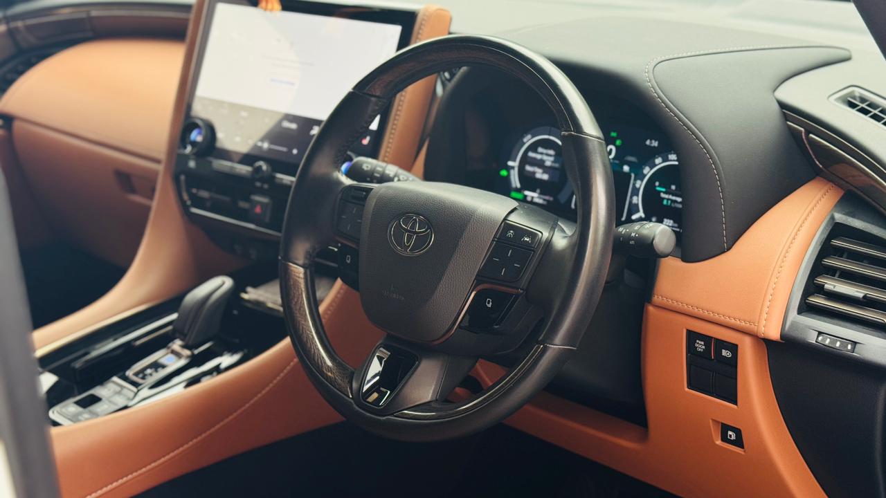 Toyota Vellfire - Image 2