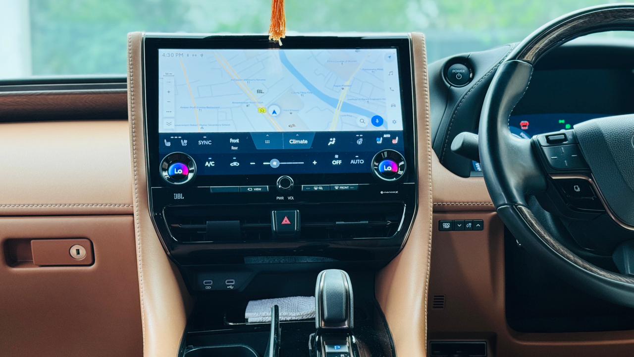 Toyota Vellfire - Image 7