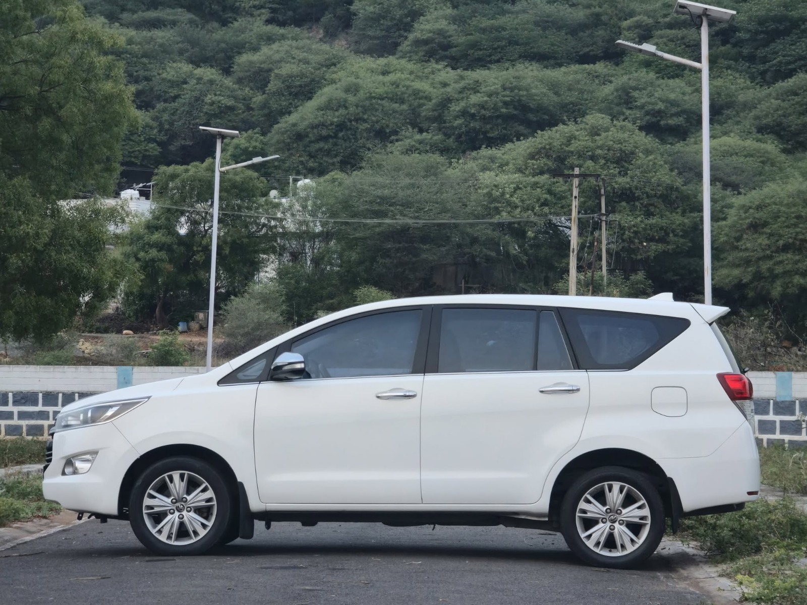 Toyota Innova Crysta - Image 2