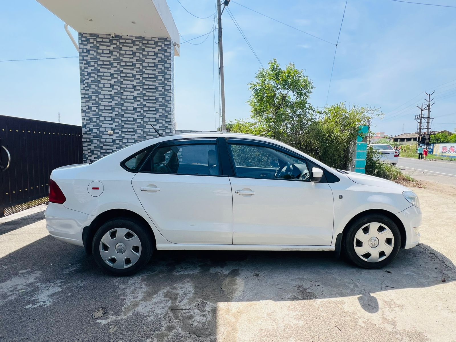 Skoda Rapid - Image 4