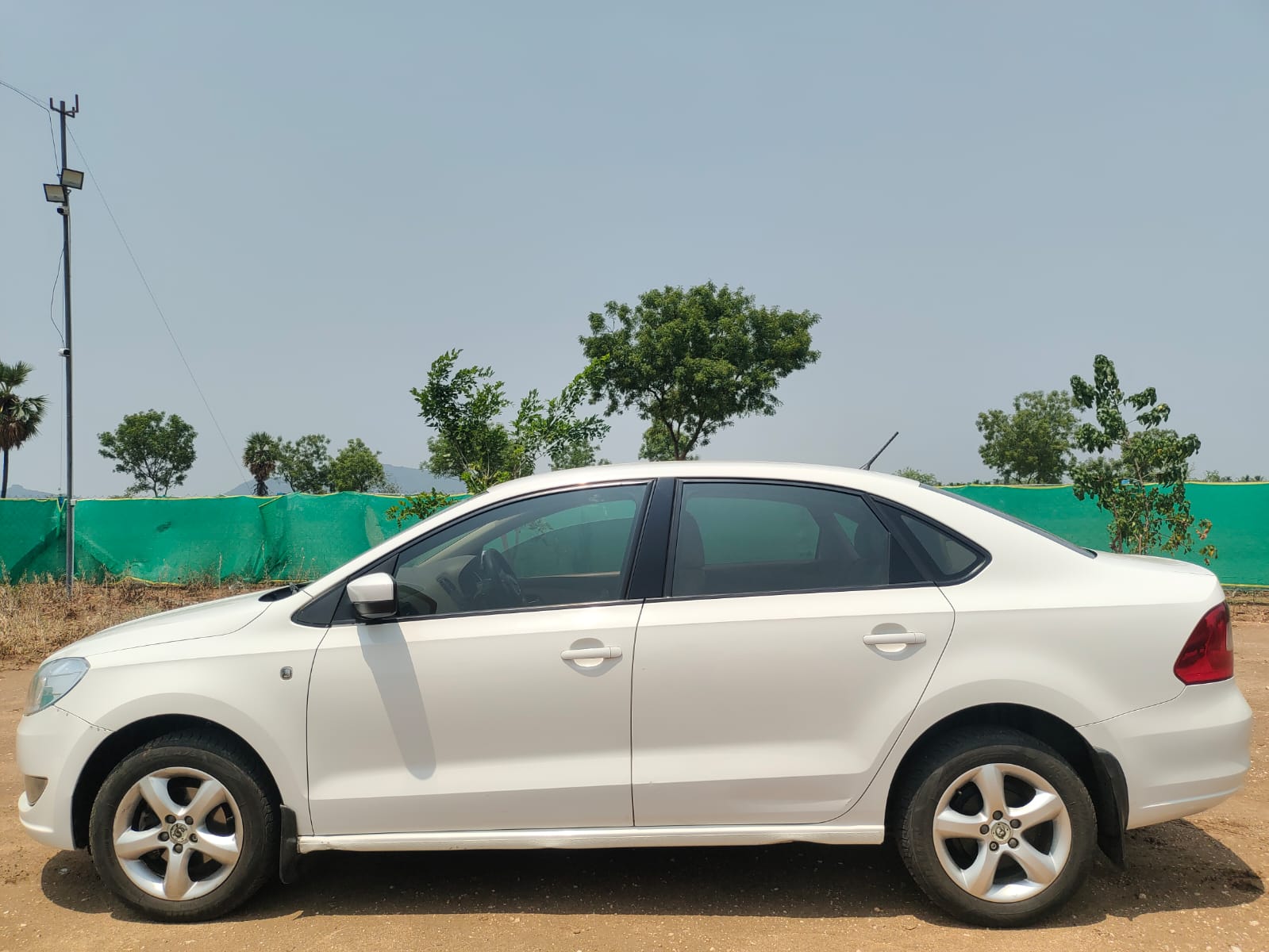 Skoda Rapid - Image 2