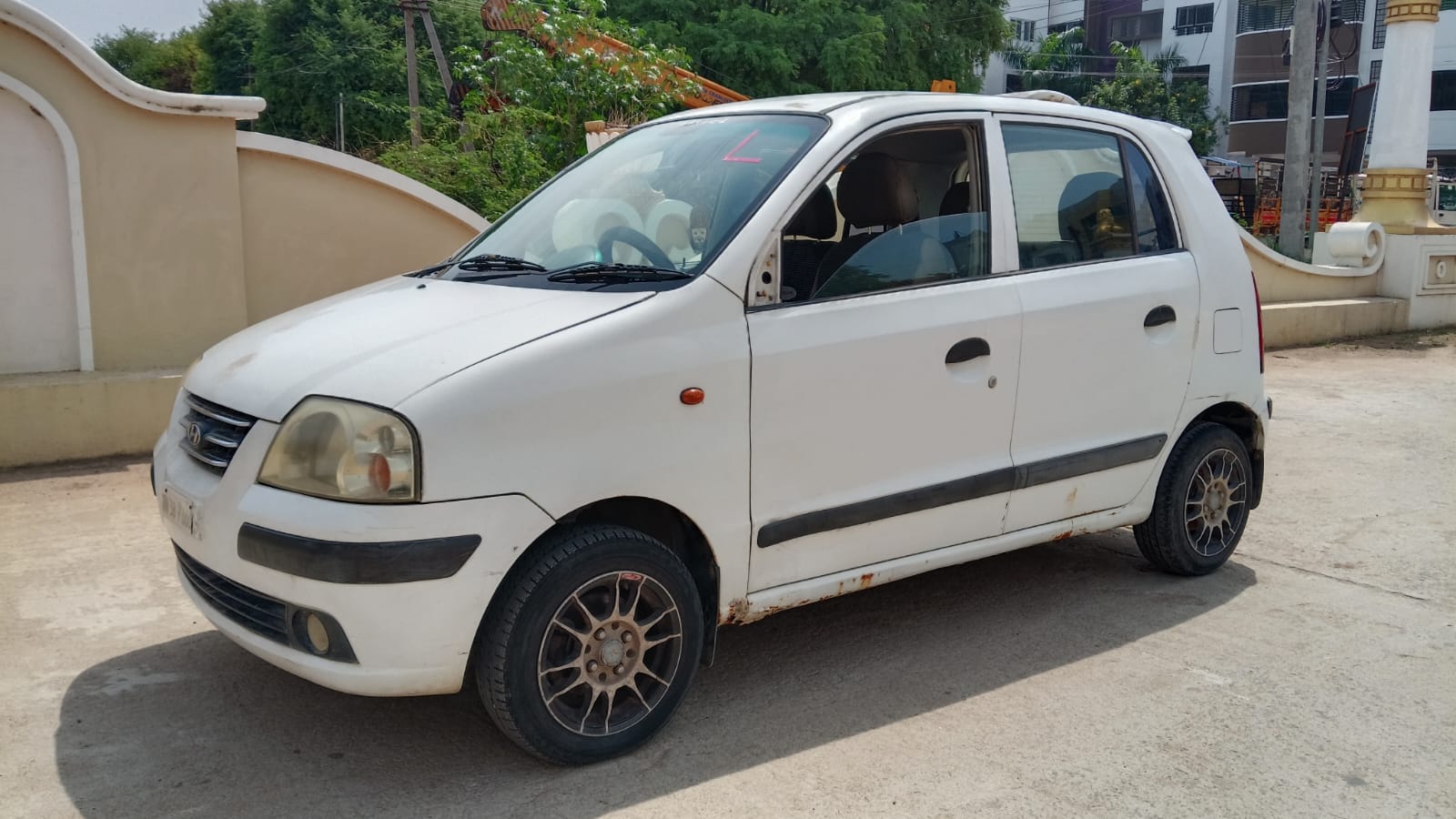 Hyundai Santro Xing - Image 3
